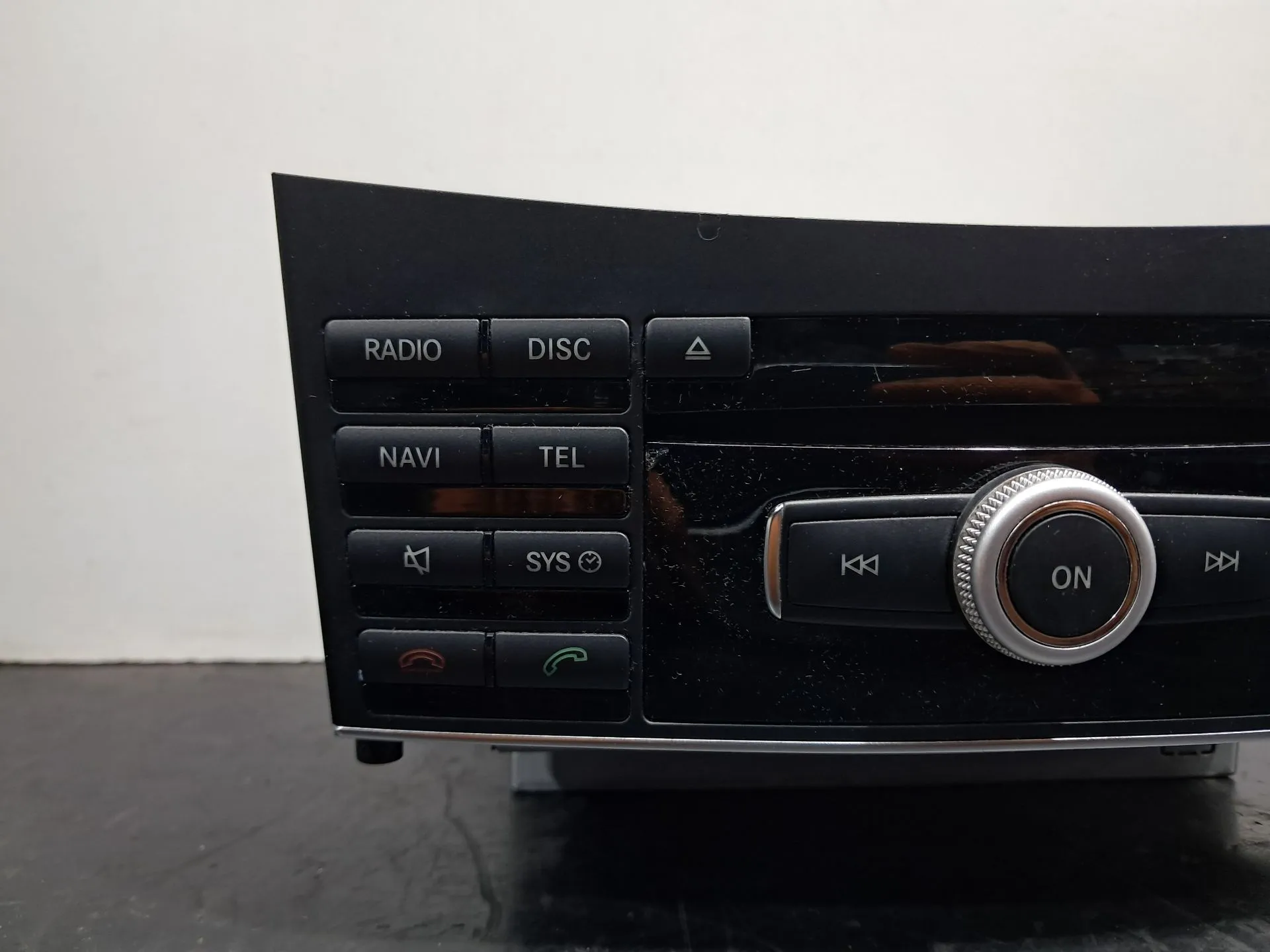 Rádio / auto-rádio MERCEDES-BENZ Classe E Cabriolet (A207) Imagem-1