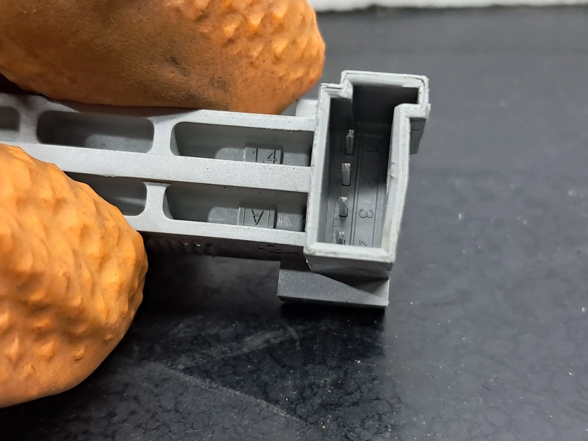 Stop valve MERCEDES-BENZ Classe E Cabriolet (A207) Imagem-2