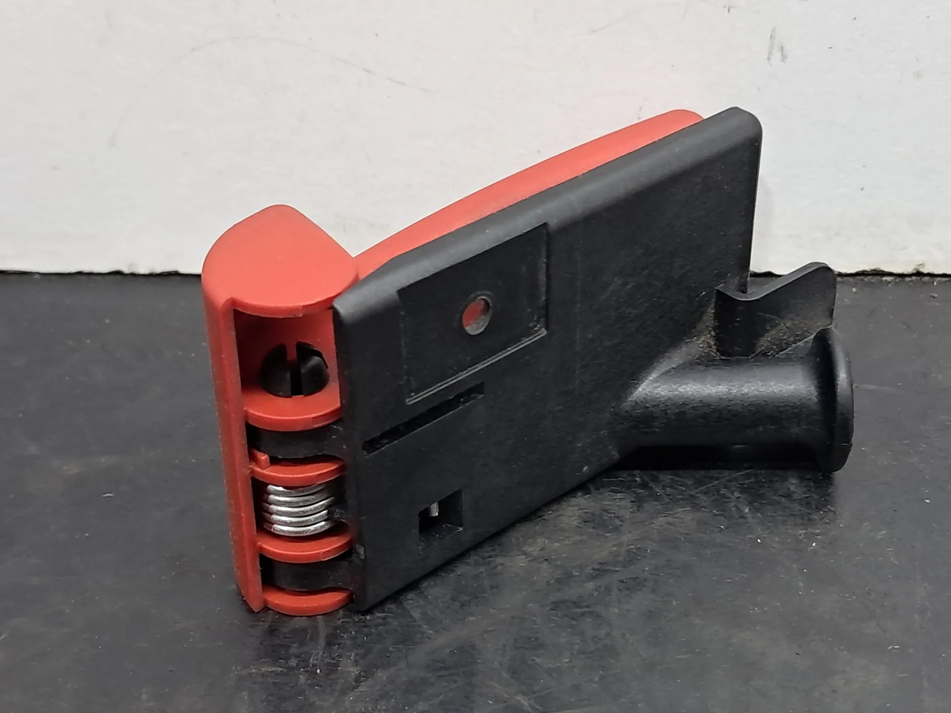 Maniglia interna cofano MERCEDES-BENZ Classe E Cabriolet (A207) Imagem-1