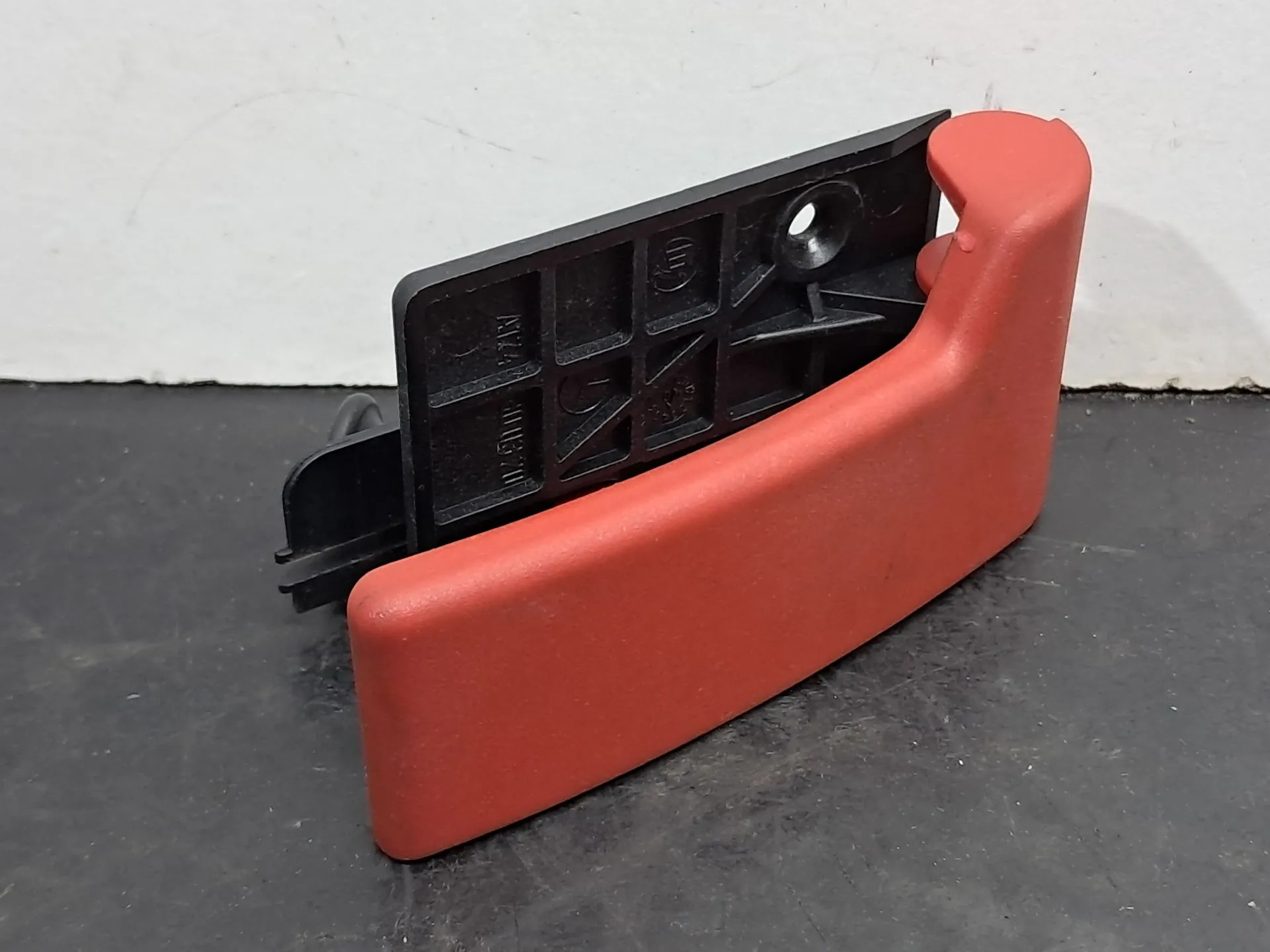 Hood release handle MERCEDES-BENZ Classe E Cabriolet (A207)