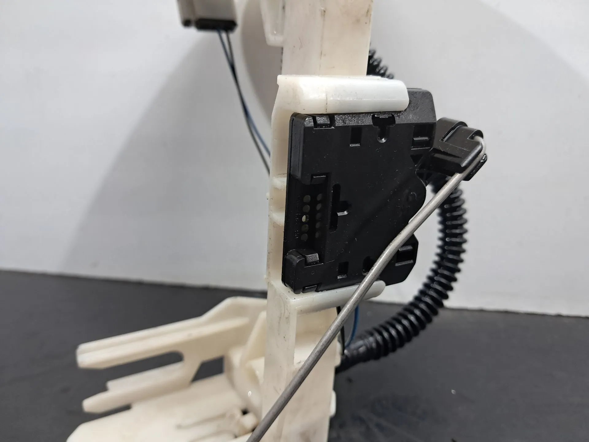 Fuel float MERCEDES-BENZ Classe E Cabriolet (A207) Imagem-2