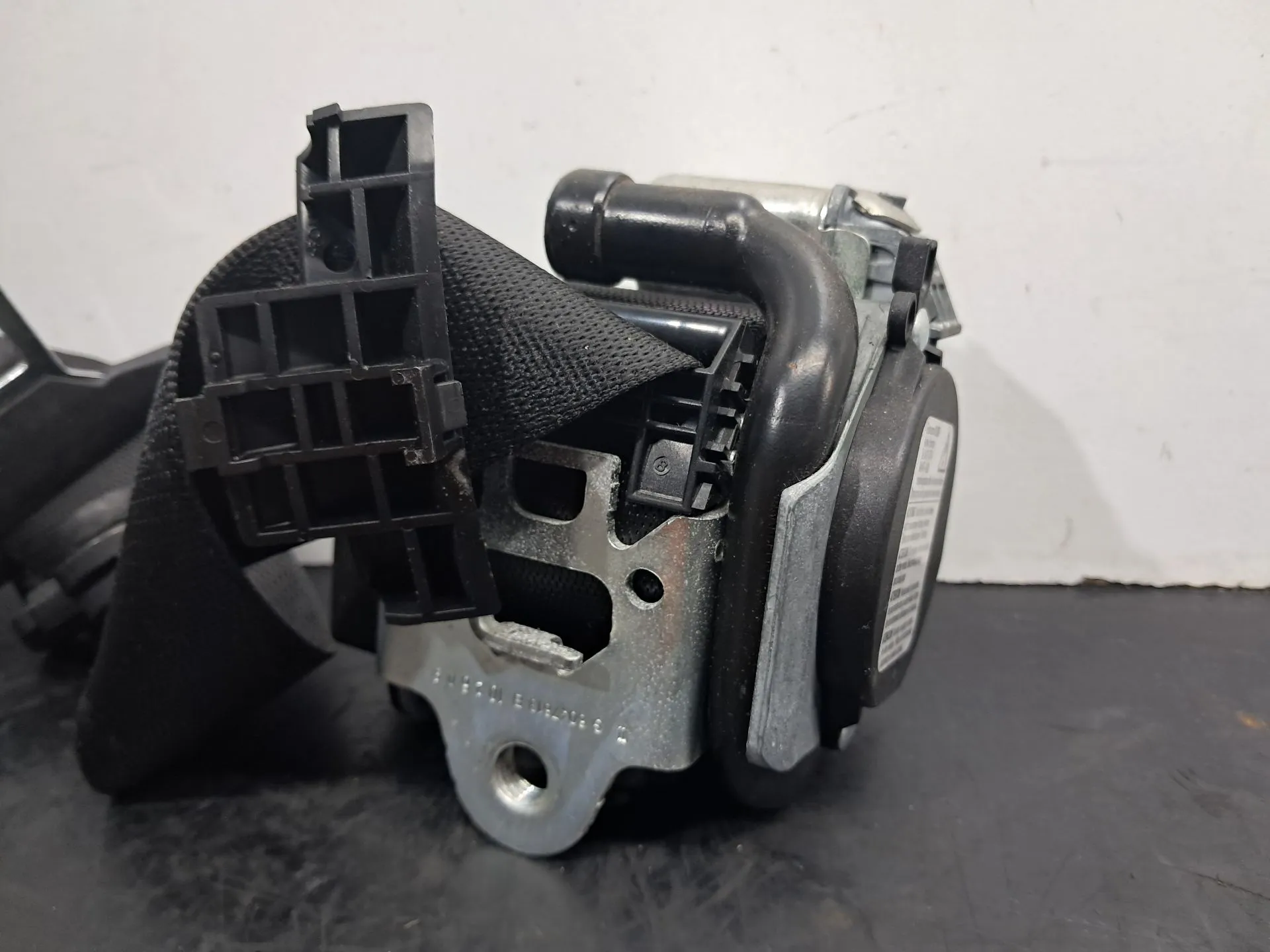 Left rear seatbelt MERCEDES-BENZ Classe E Cabriolet (A207) Imagem-4