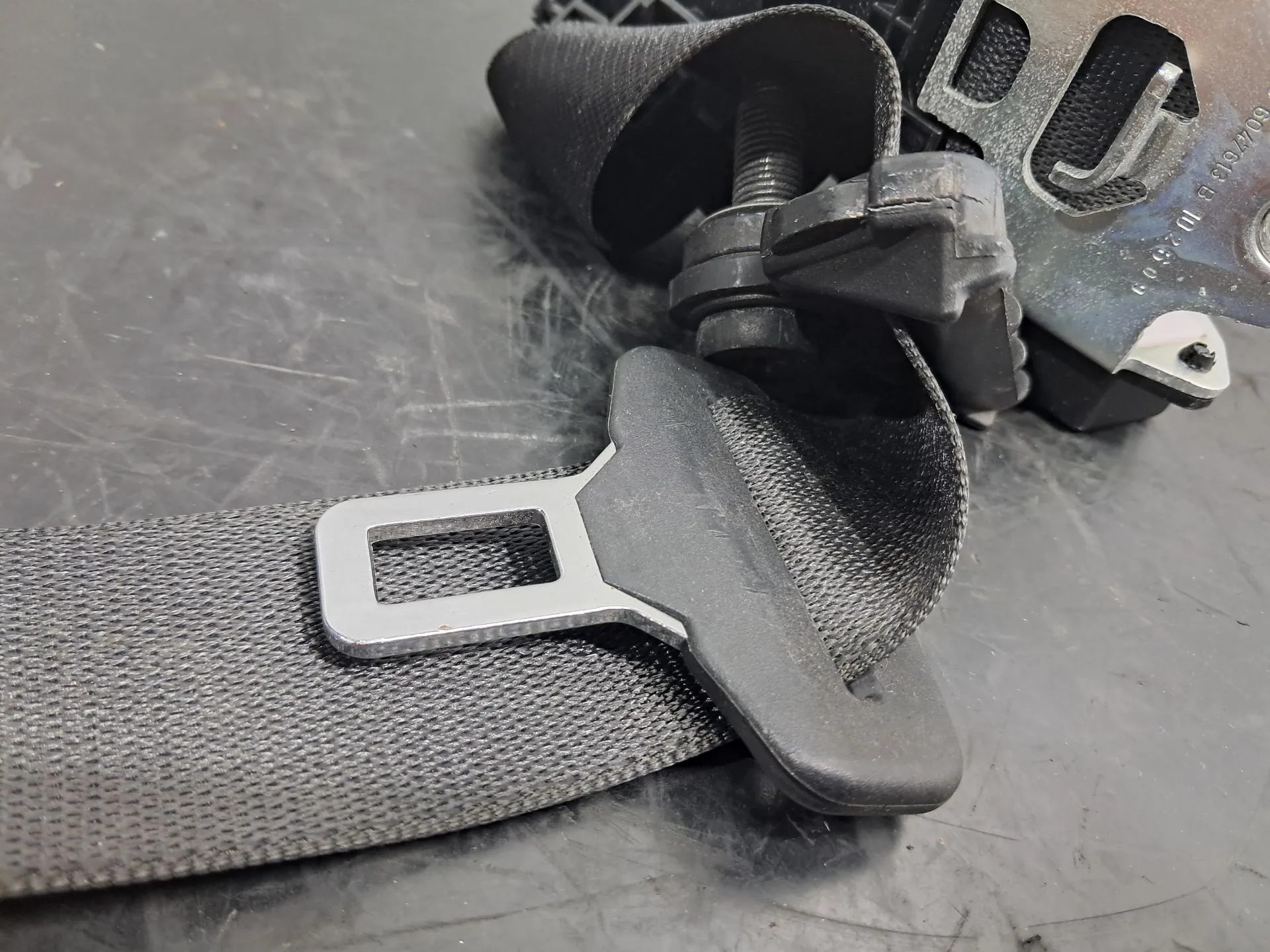 Left rear seatbelt MERCEDES-BENZ Classe E Cabriolet (A207) Imagem-5