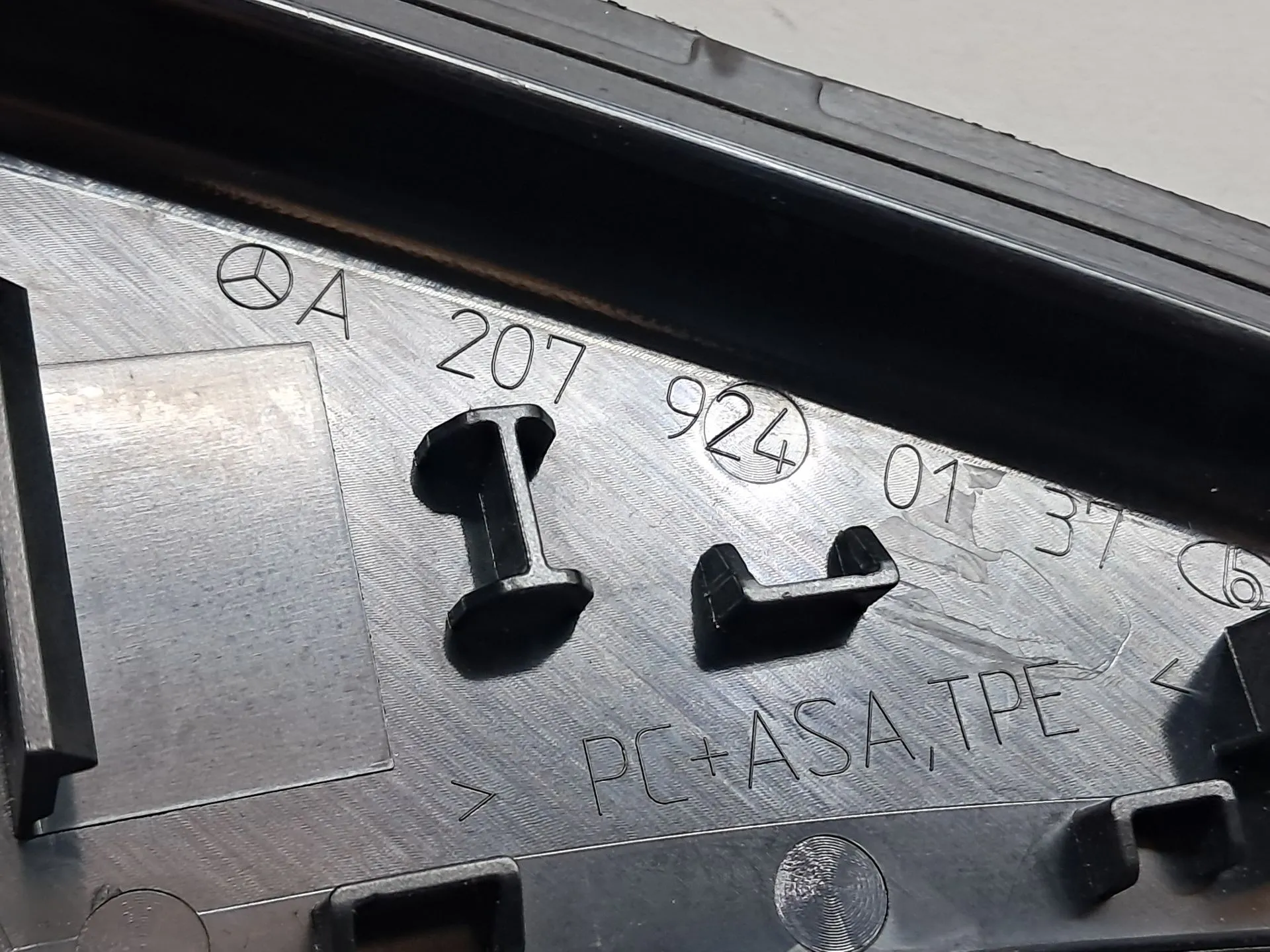 Generic cover MERCEDES-BENZ Classe E Cabriolet (A207) Imagem-3