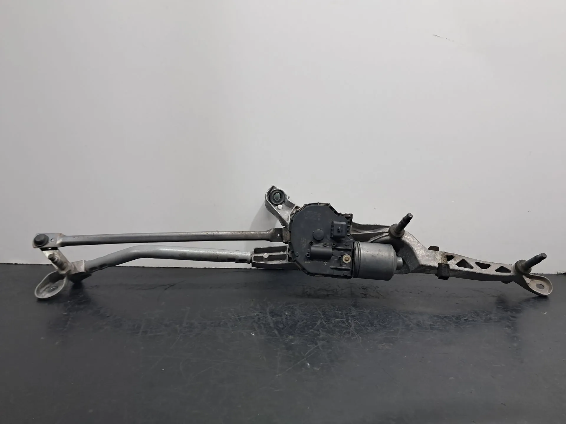 Essuie-glace moteur avant MERCEDES-BENZ Classe E Cabriolet (A207)