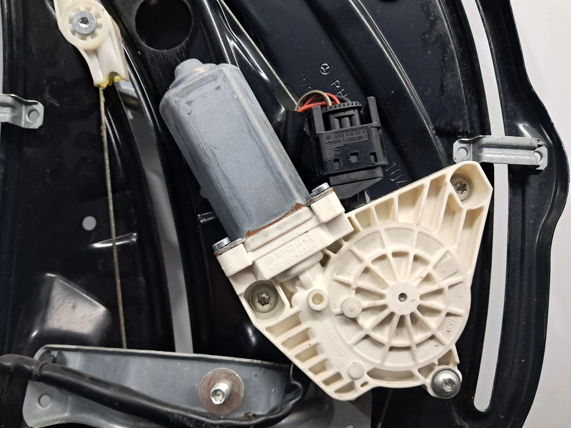 Right rear window regulator MERCEDES-BENZ Classe E Cabriolet (A207) Imagem-4