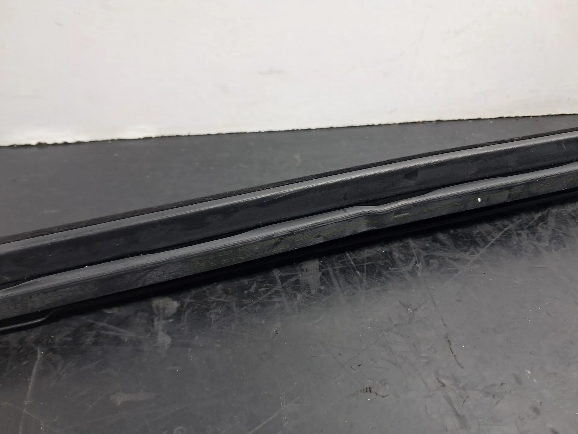 Raspador Vidrio de Puerta Trasera Izquierda MERCEDES-BENZ Classe E Cabriolet (A207) Imagem-2