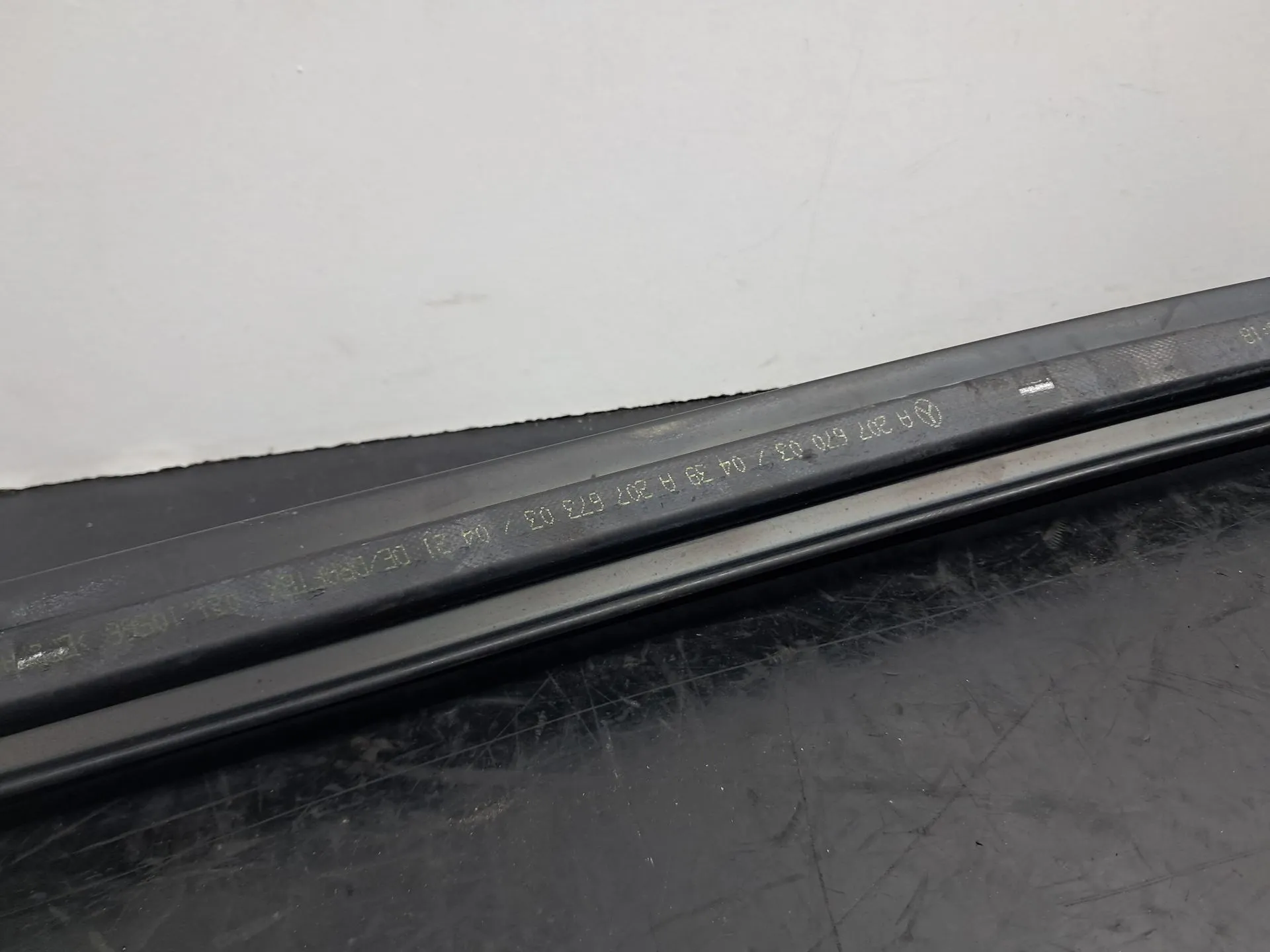 Right rear window scraper MERCEDES-BENZ Classe E Cabriolet (A207) Imagem-2