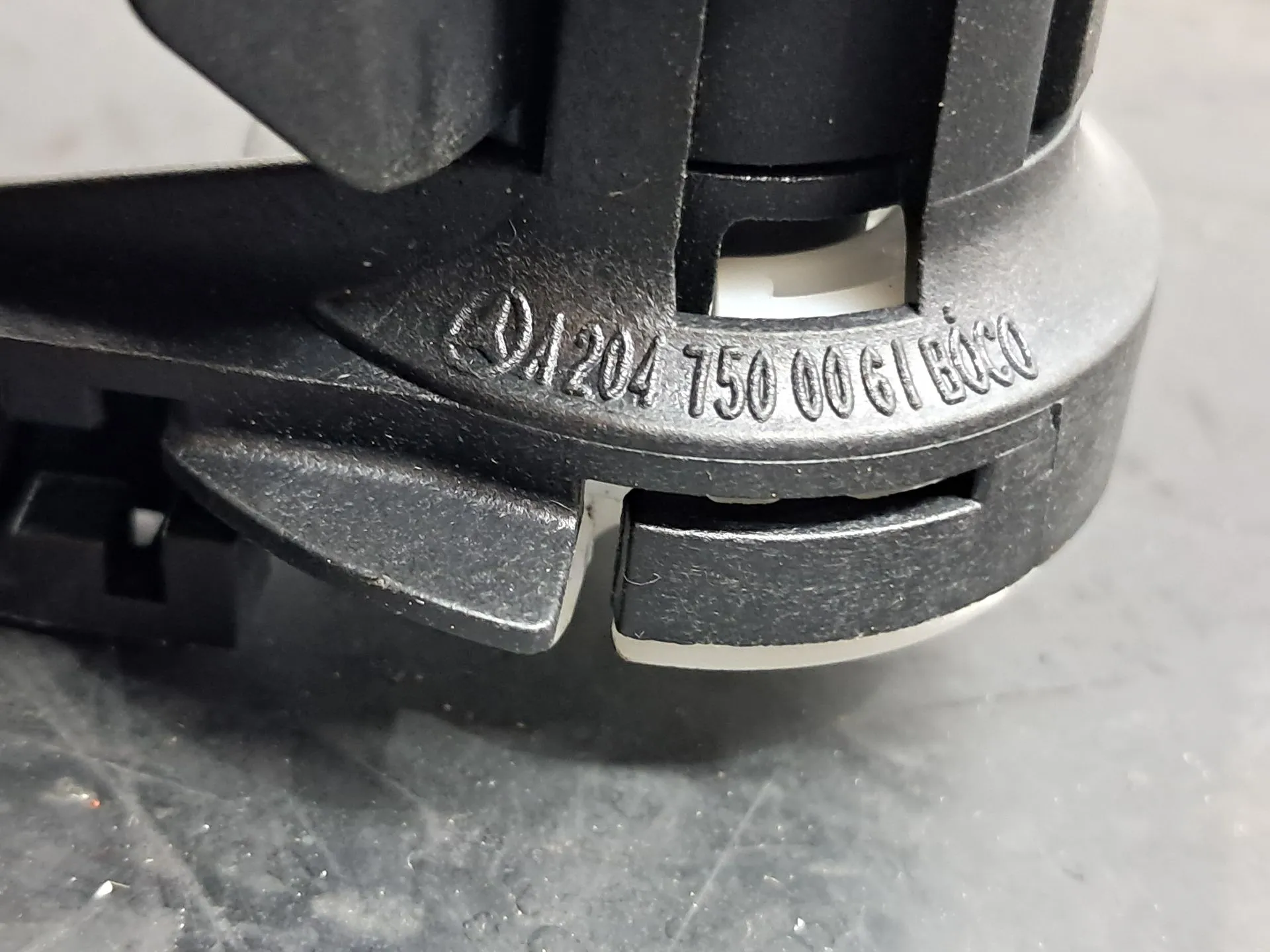 Bombín puerta / tapa maletero MERCEDES-BENZ Classe E Cabriolet (A207) Imagem-3