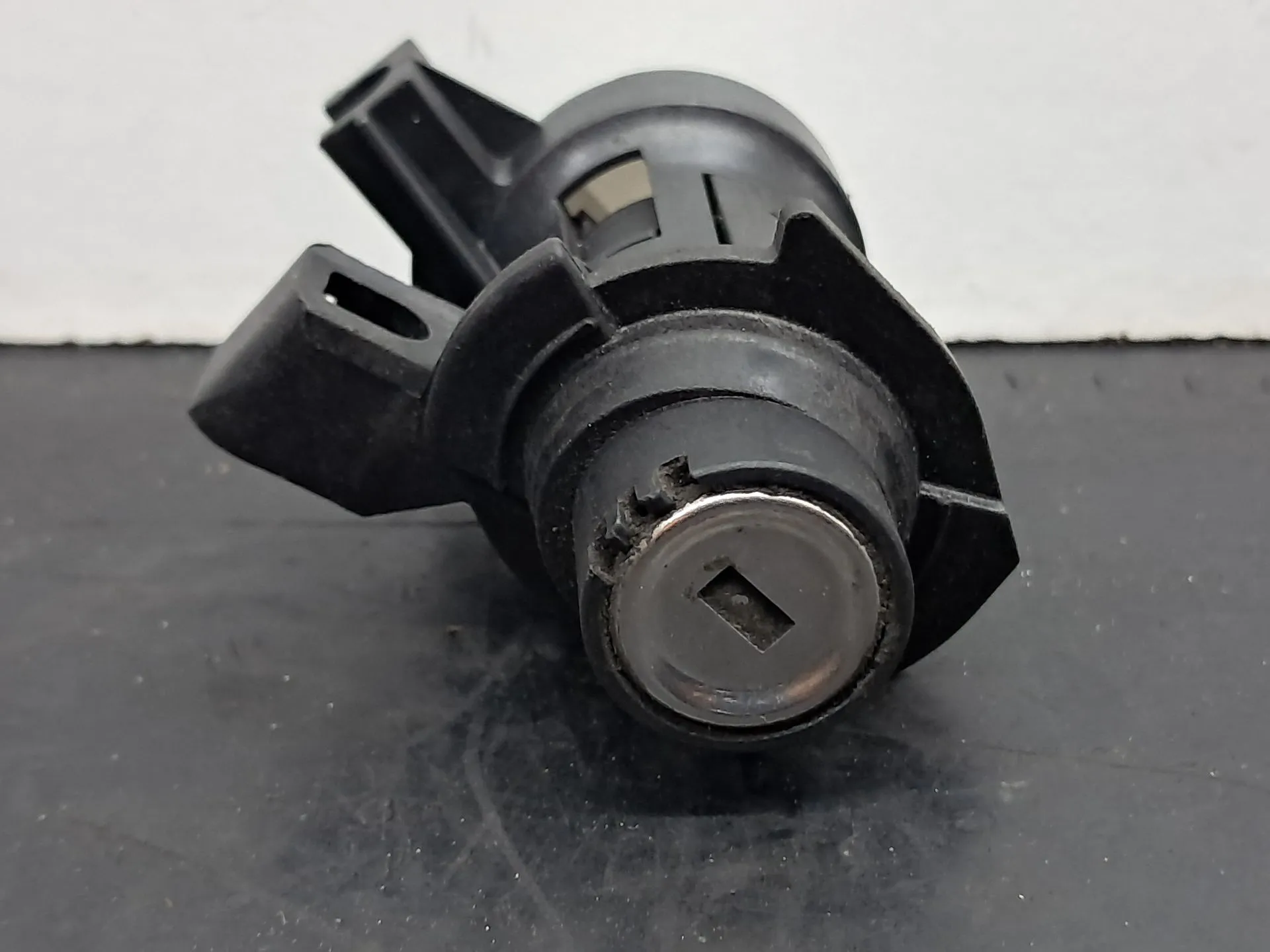 Bombín puerta / tapa maletero MERCEDES-BENZ Classe E Cabriolet (A207) Imagem-4