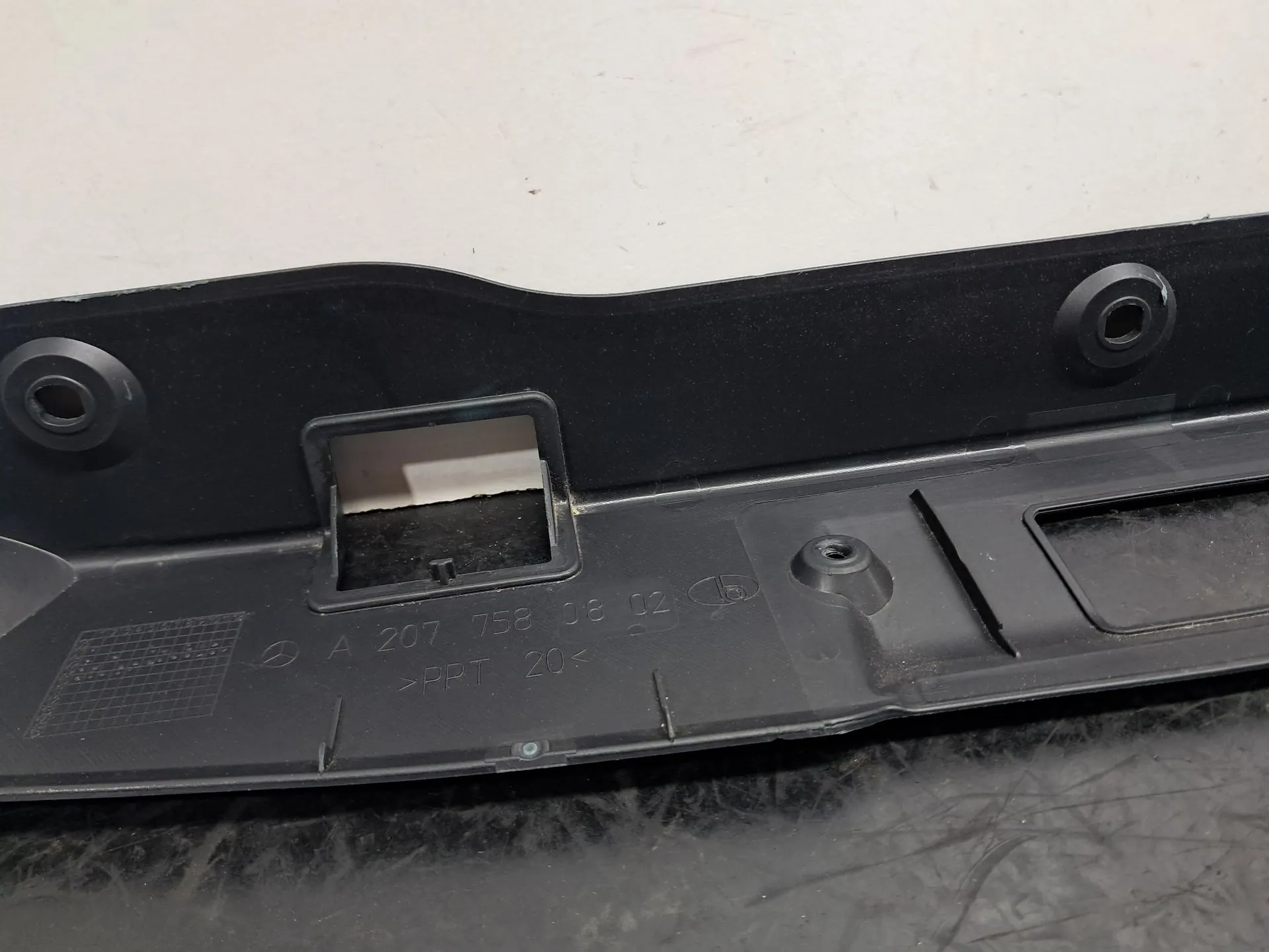 Moldura puerta / tapa del maletero MERCEDES-BENZ Classe E Cabriolet (A207) Imagem-10