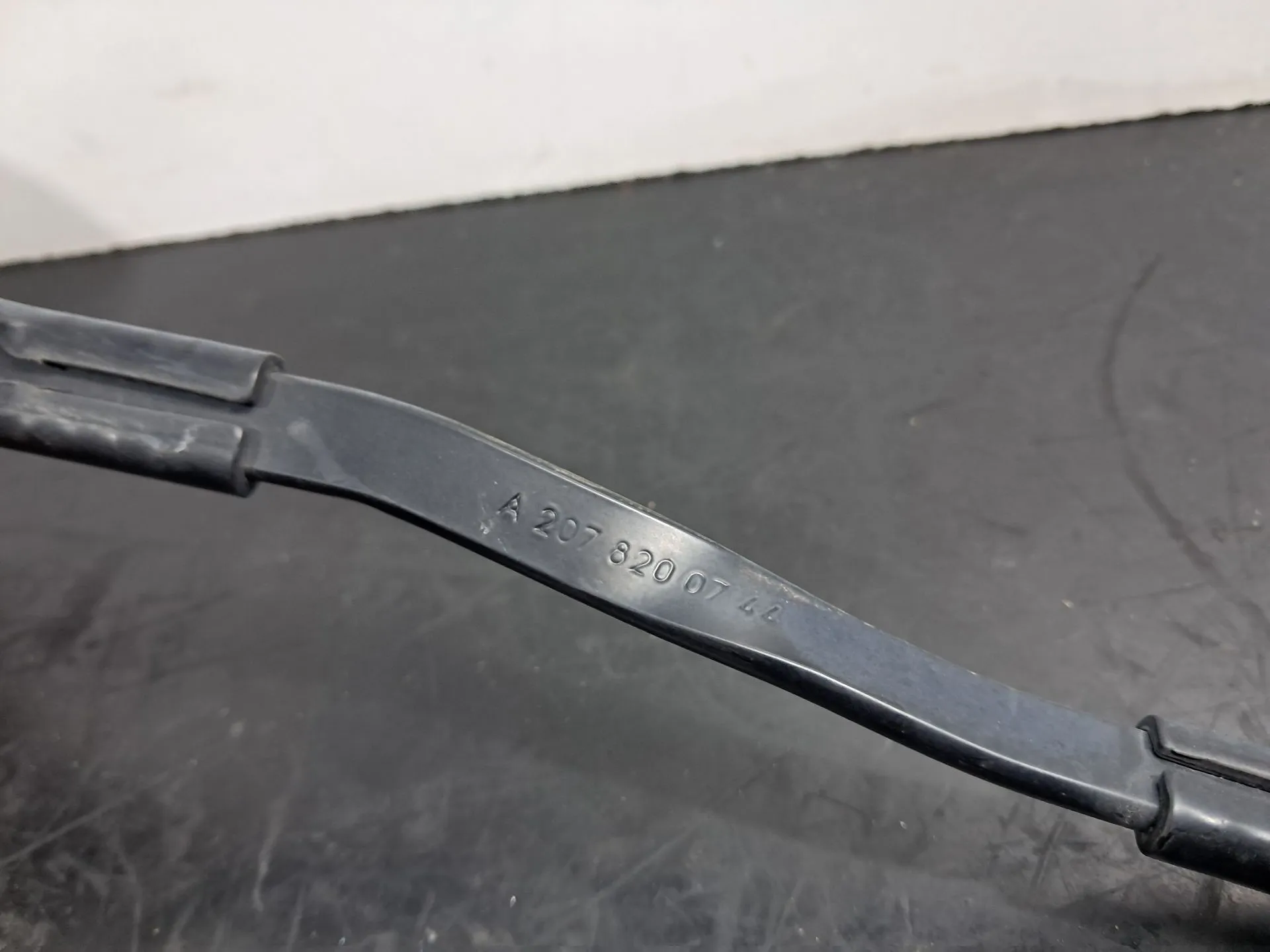 Brazo de limpiaparabrisas delantero derecho MERCEDES-BENZ Classe E Cabriolet (A207) Imagem-6