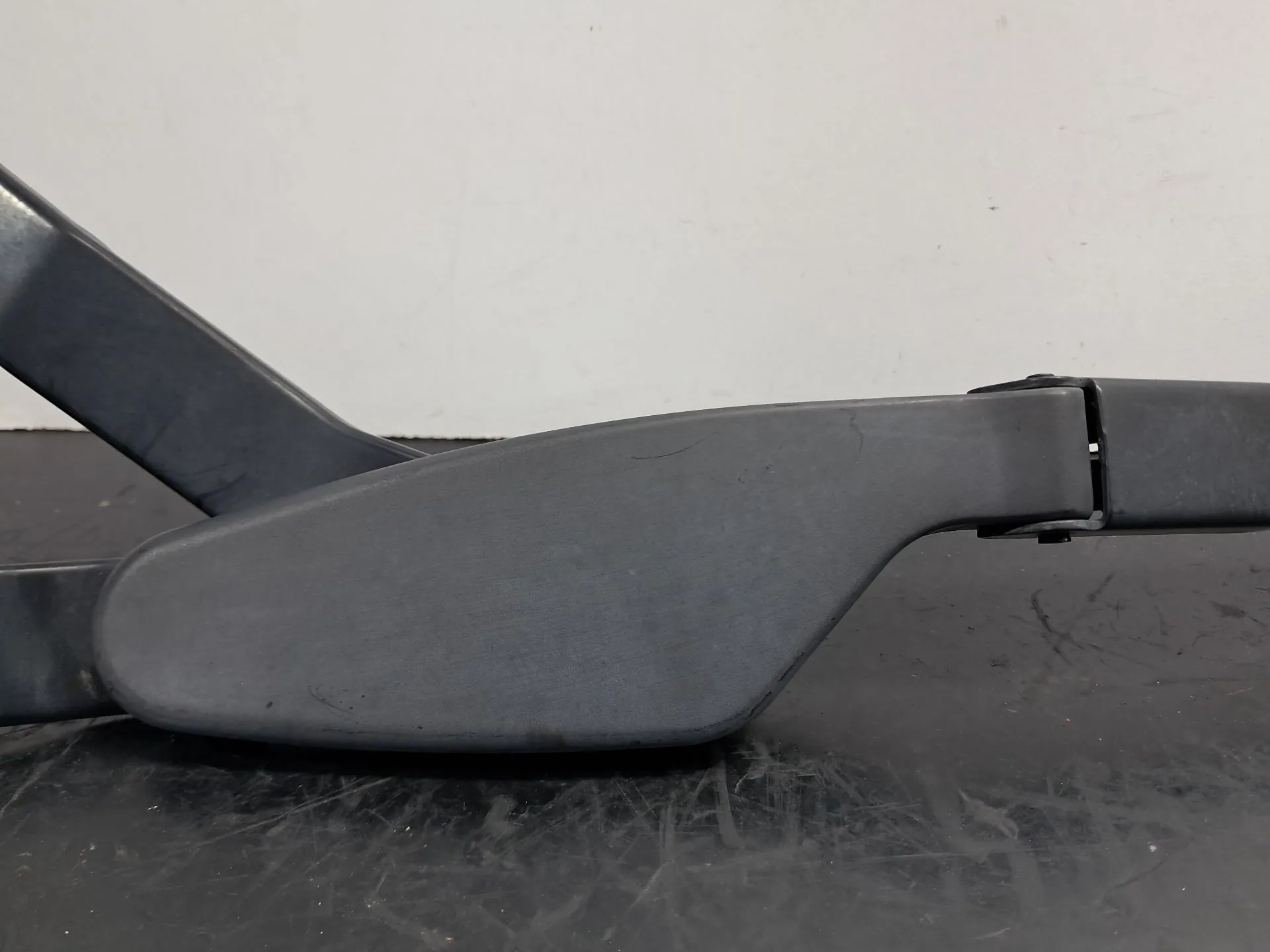 Brazo de limpiaparabrisas delantero derecho MERCEDES-BENZ Classe E Cabriolet (A207) Imagem-2