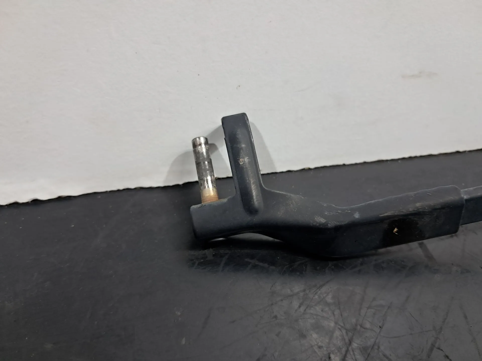 Brazo de limpiaparabrisas delantero izquierdo MERCEDES-BENZ Classe E Cabriolet (A207) Imagem-1