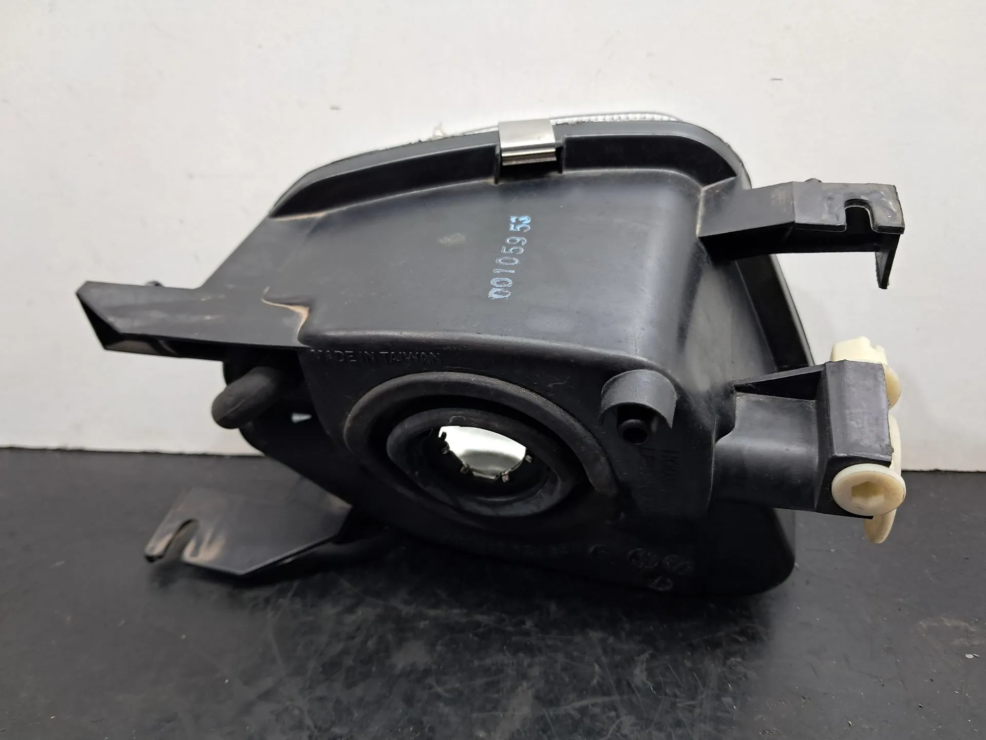 Left front fog light MERCEDES-BENZ Classe E (W211) Imagem-2