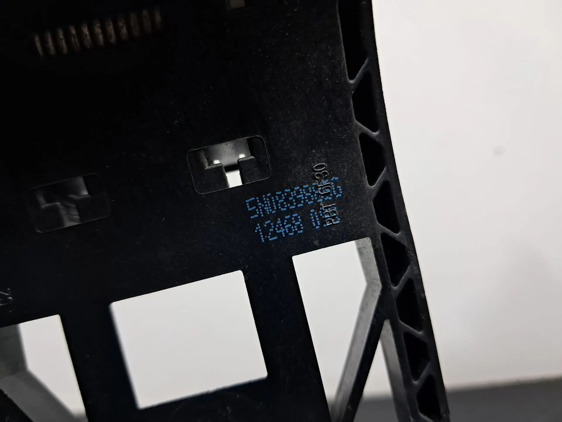Soporte Manija puerta Trasera Derecha VOLKSWAGEN Golf VI (5K1) Imagem-1