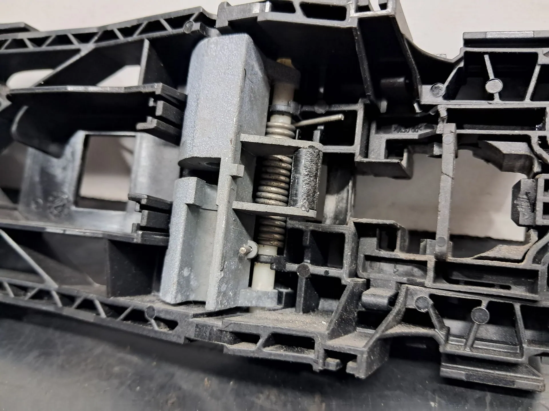 Soporte Manija puerta Trasera Derecha VOLKSWAGEN Golf VI (5K1) Imagem-3