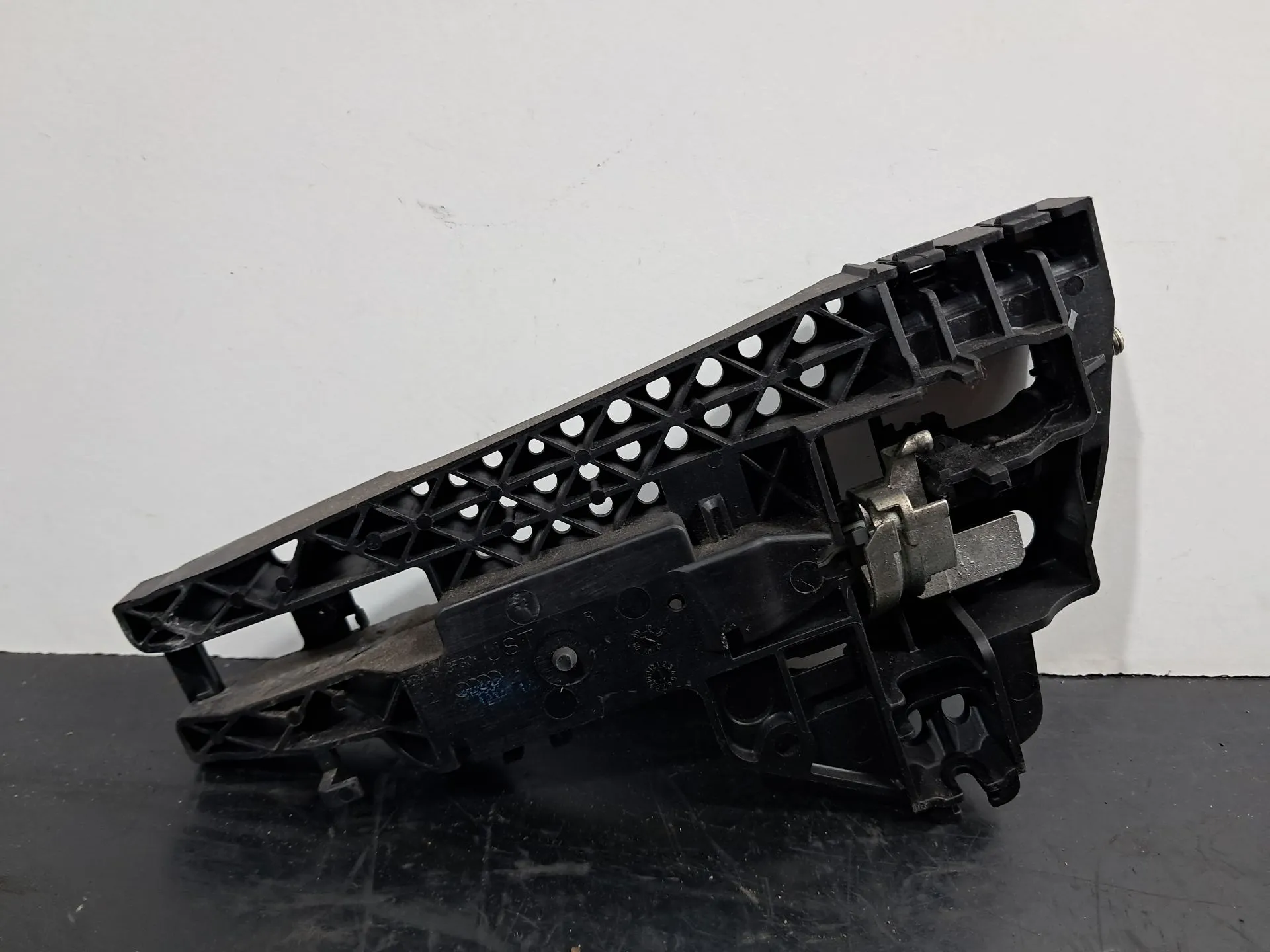 Suporte puxador porta trás direito AUDI Q5 (8R) Imagem-1