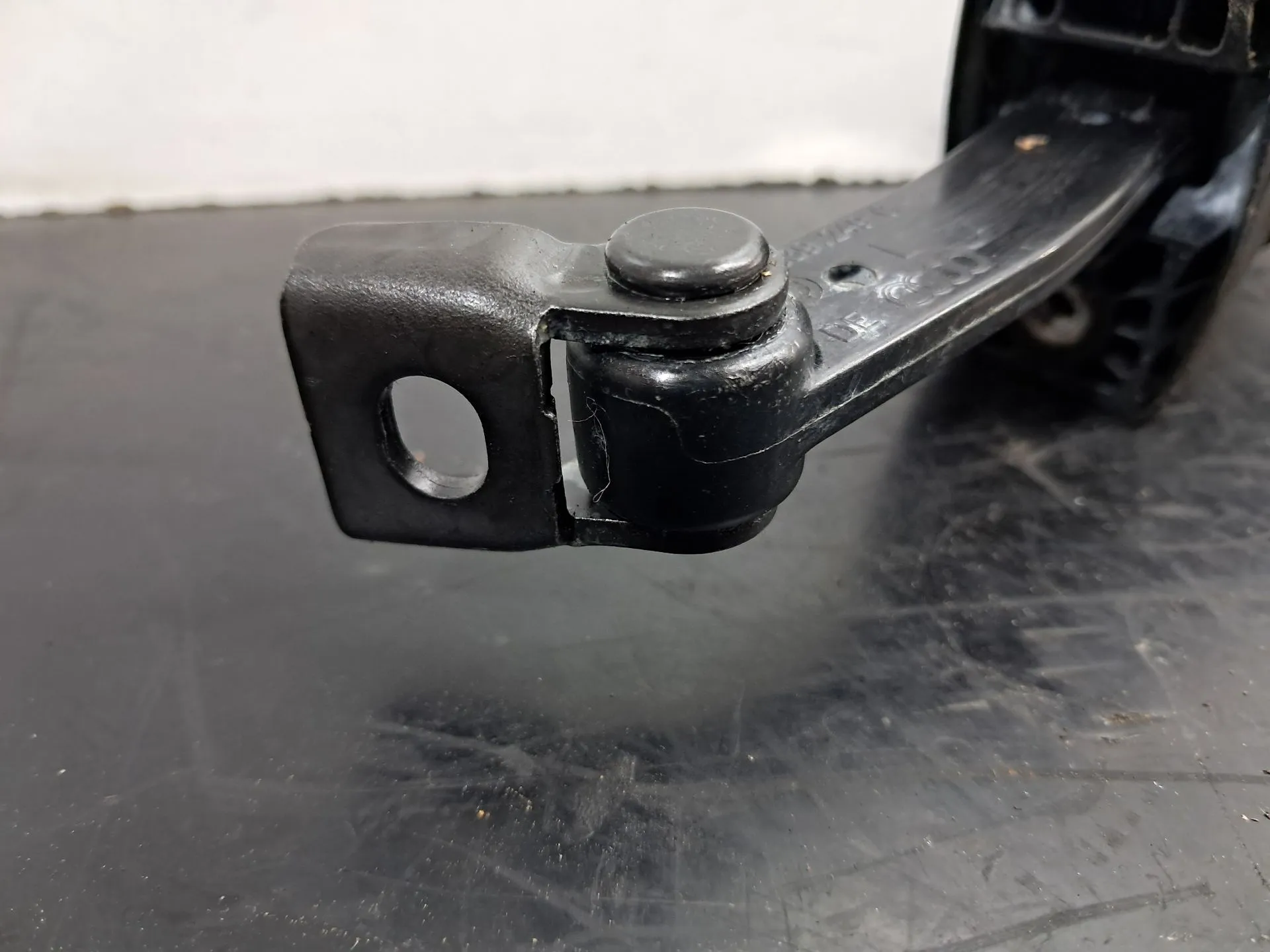Limitador de puerta trasero derecho AUDI Q5 (8R) Imagem-1