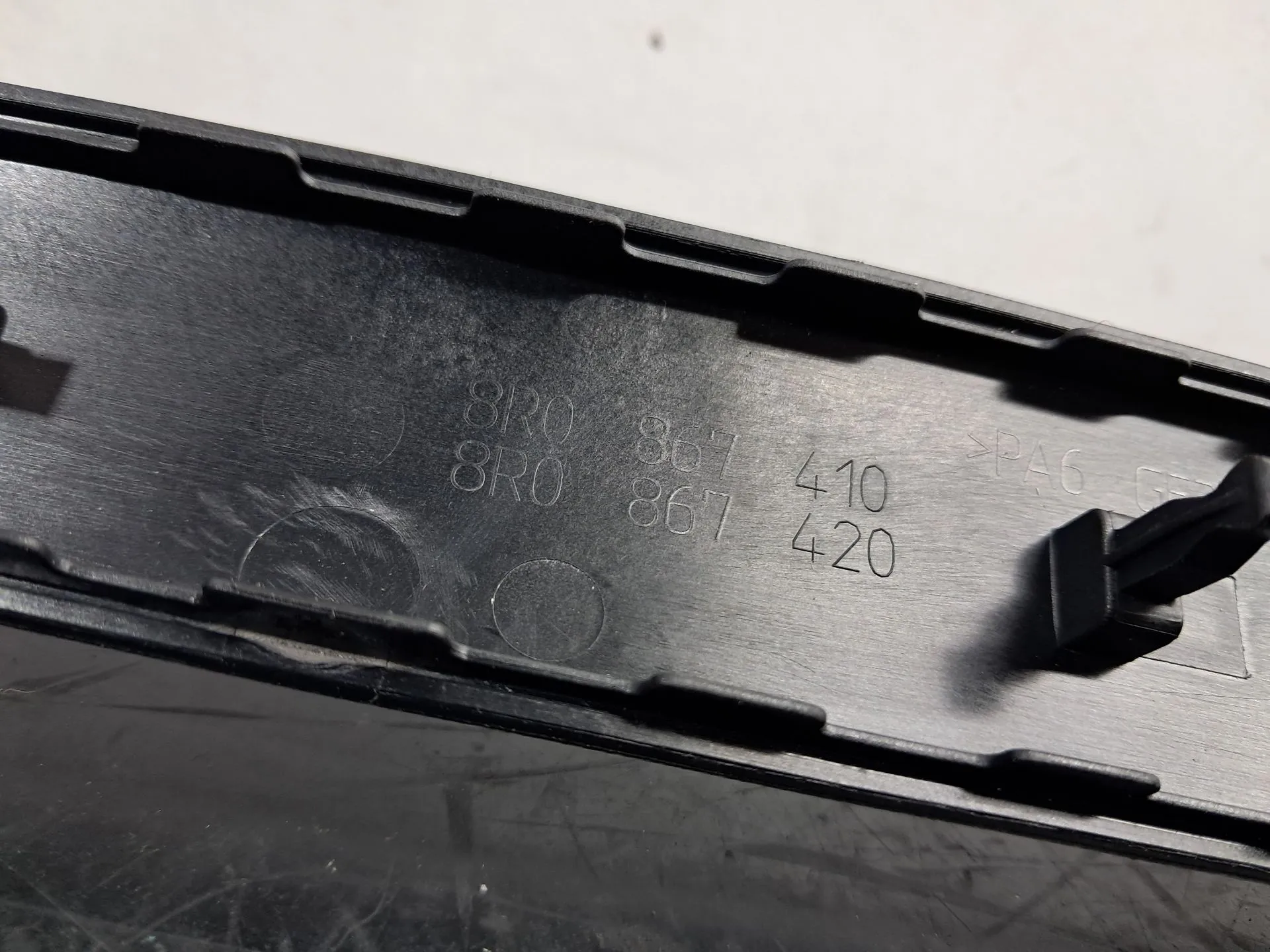 Friso da porta trás direito AUDI Q5 (8R) Imagem-6
