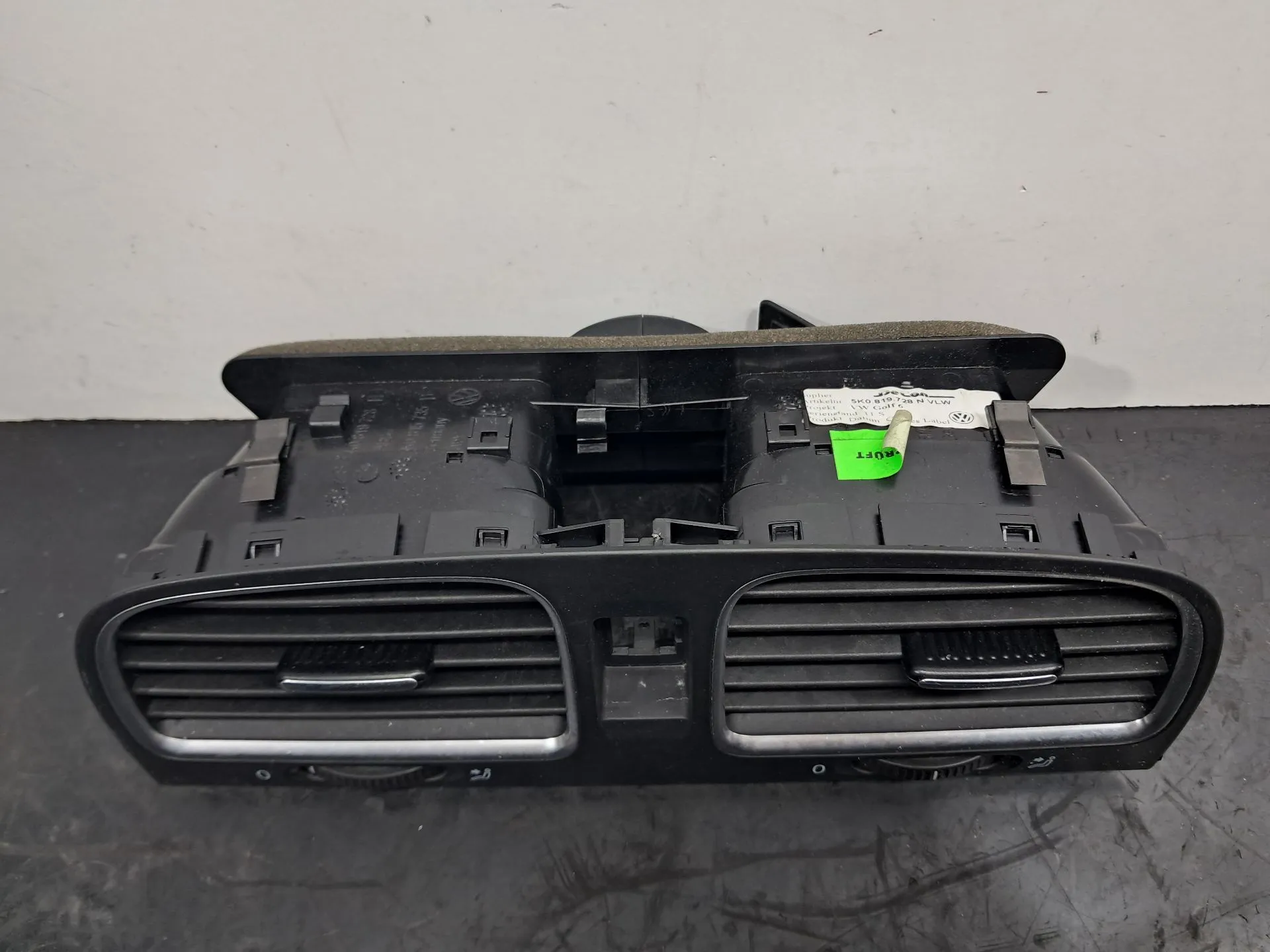 Diffuser / air vent VOLKSWAGEN Golf VI (5K1) Imagem-2