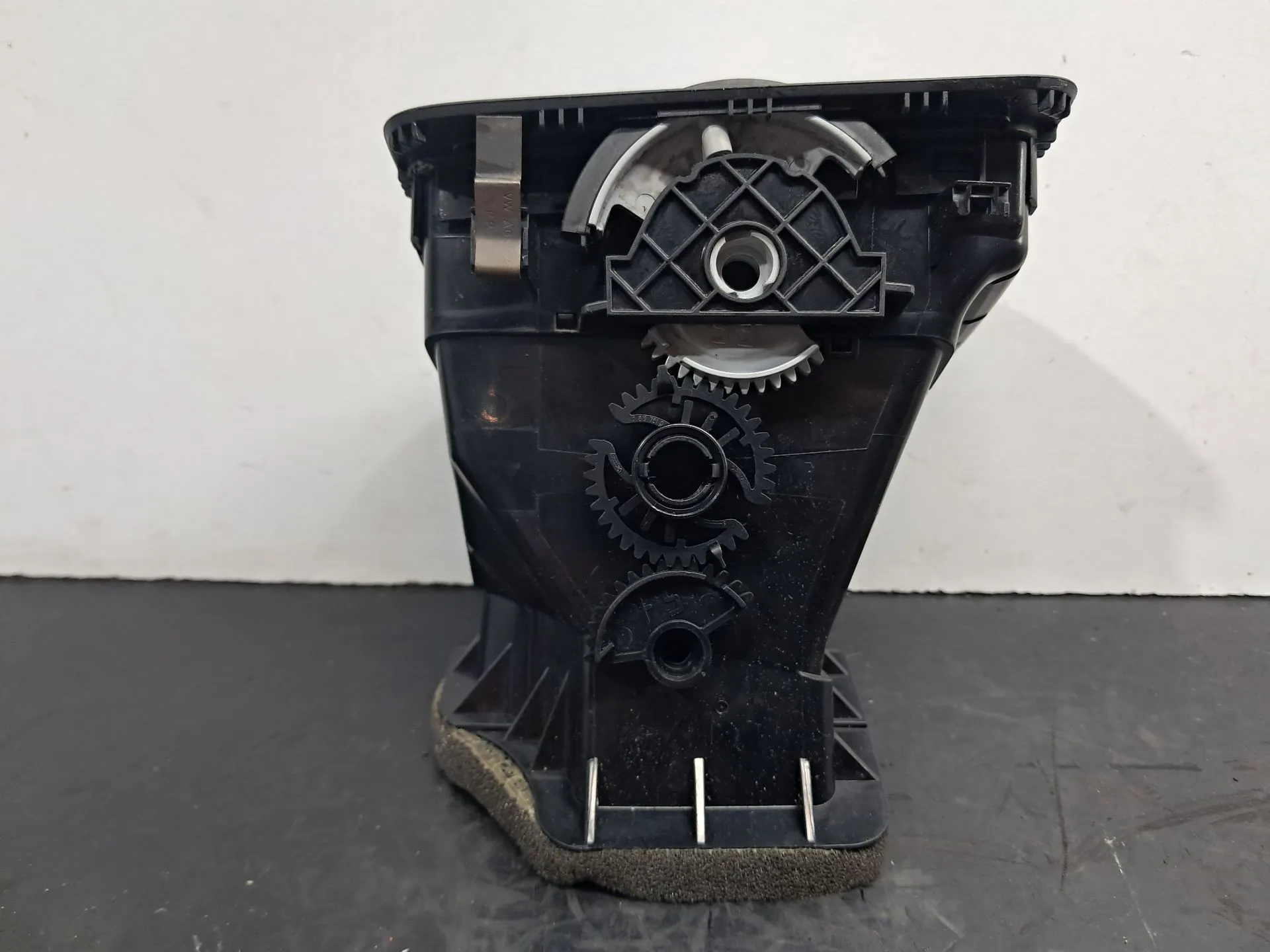 Diffuser / air vent VOLKSWAGEN Golf VI (5K1) Imagem-4