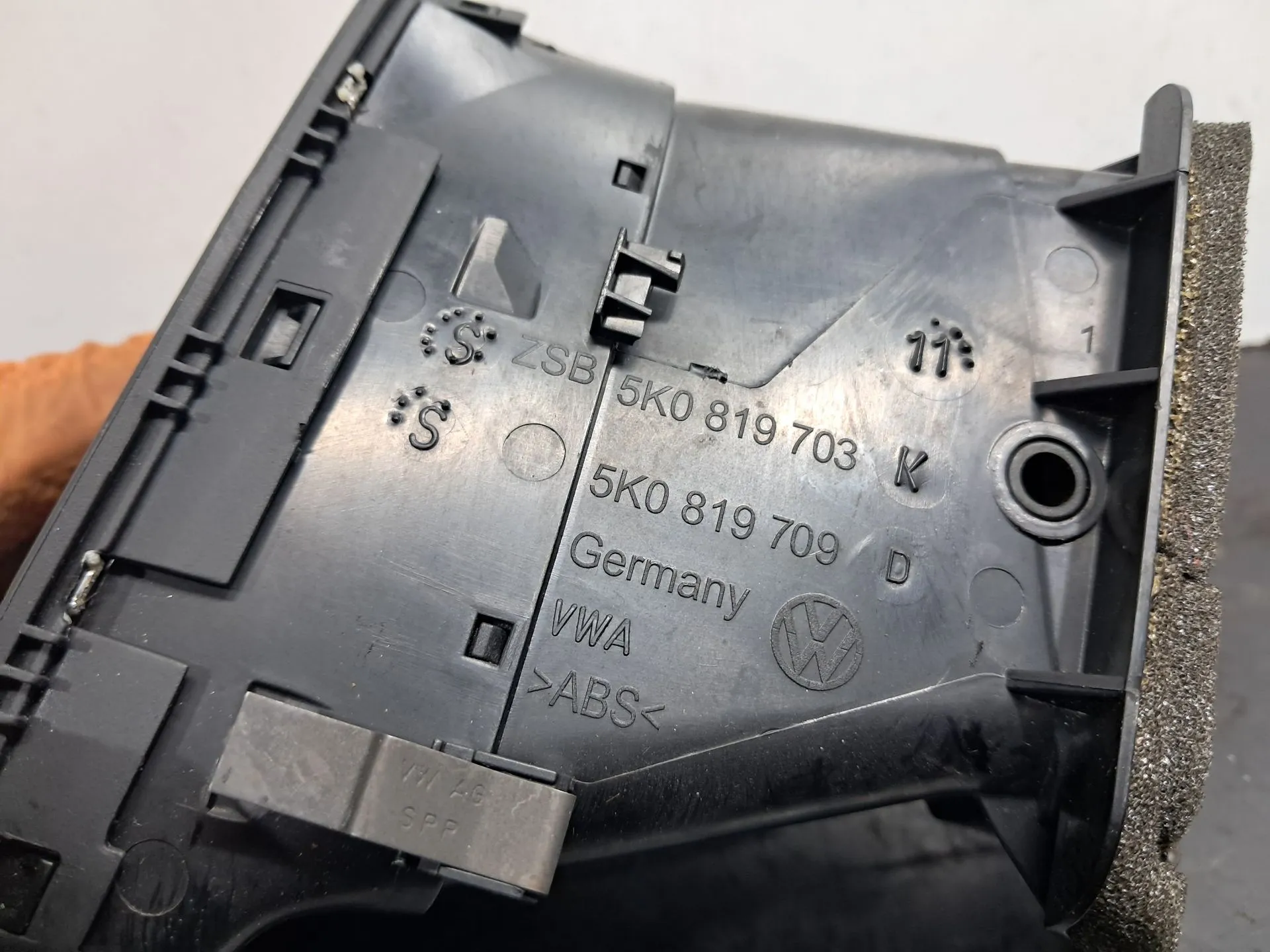Diffuser / air vent VOLKSWAGEN Golf VI (5K1) Imagem-3