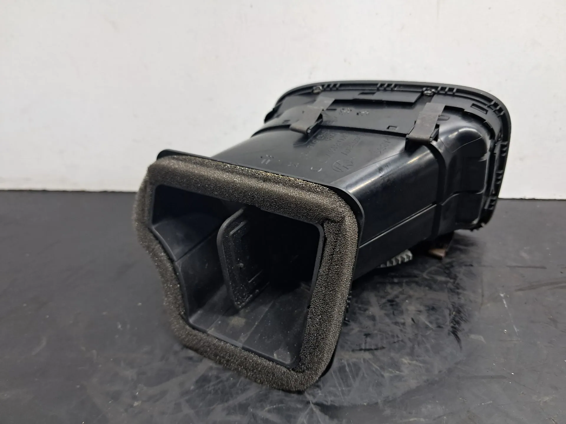 Diffuser / air vent VOLKSWAGEN Golf VI (5K1) Imagem-2