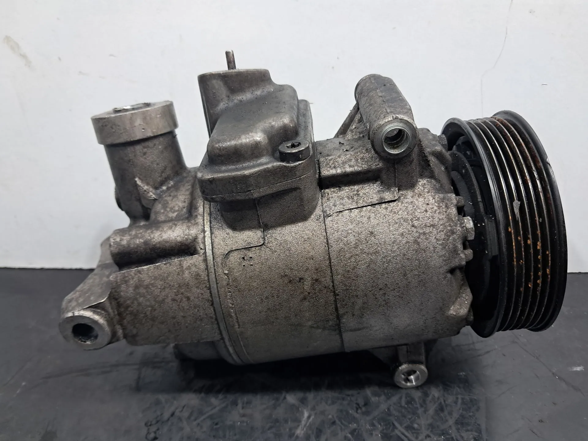 Compressor AC VOLKSWAGEN Golf VI (5K1) Imagem-3