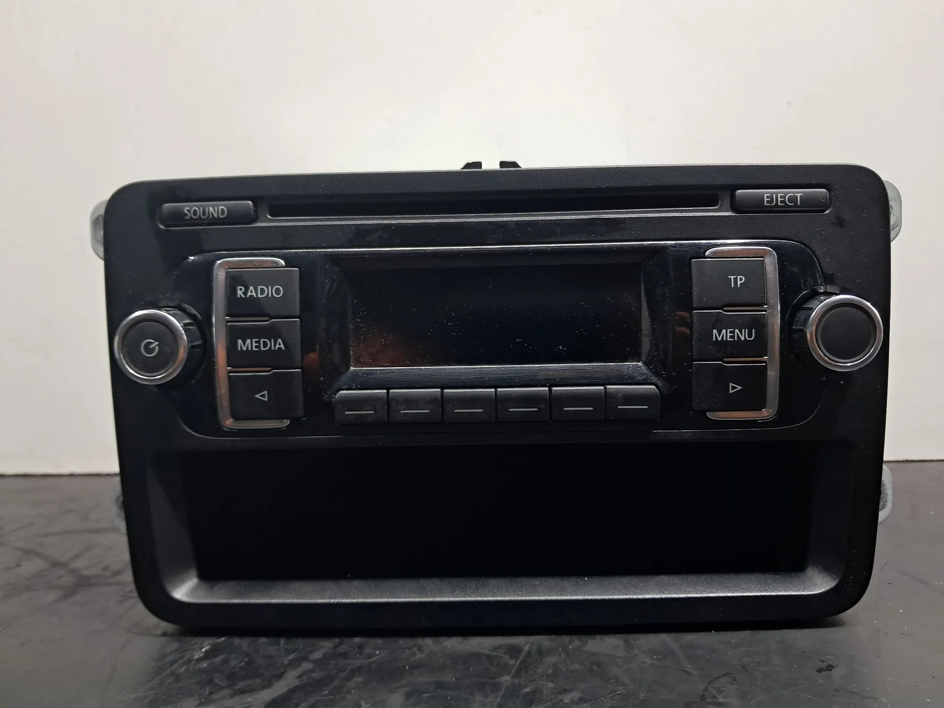Rádio / auto-rádio VOLKSWAGEN Golf VI (5K1) Imagem-1
