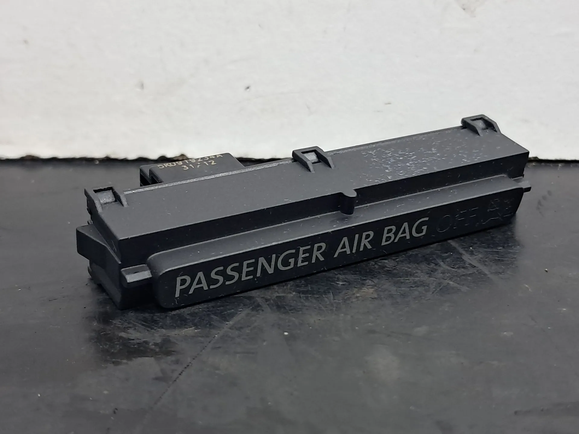 Botão / interruptor / sinal airbag off VOLKSWAGEN Golf VI (5K1)
