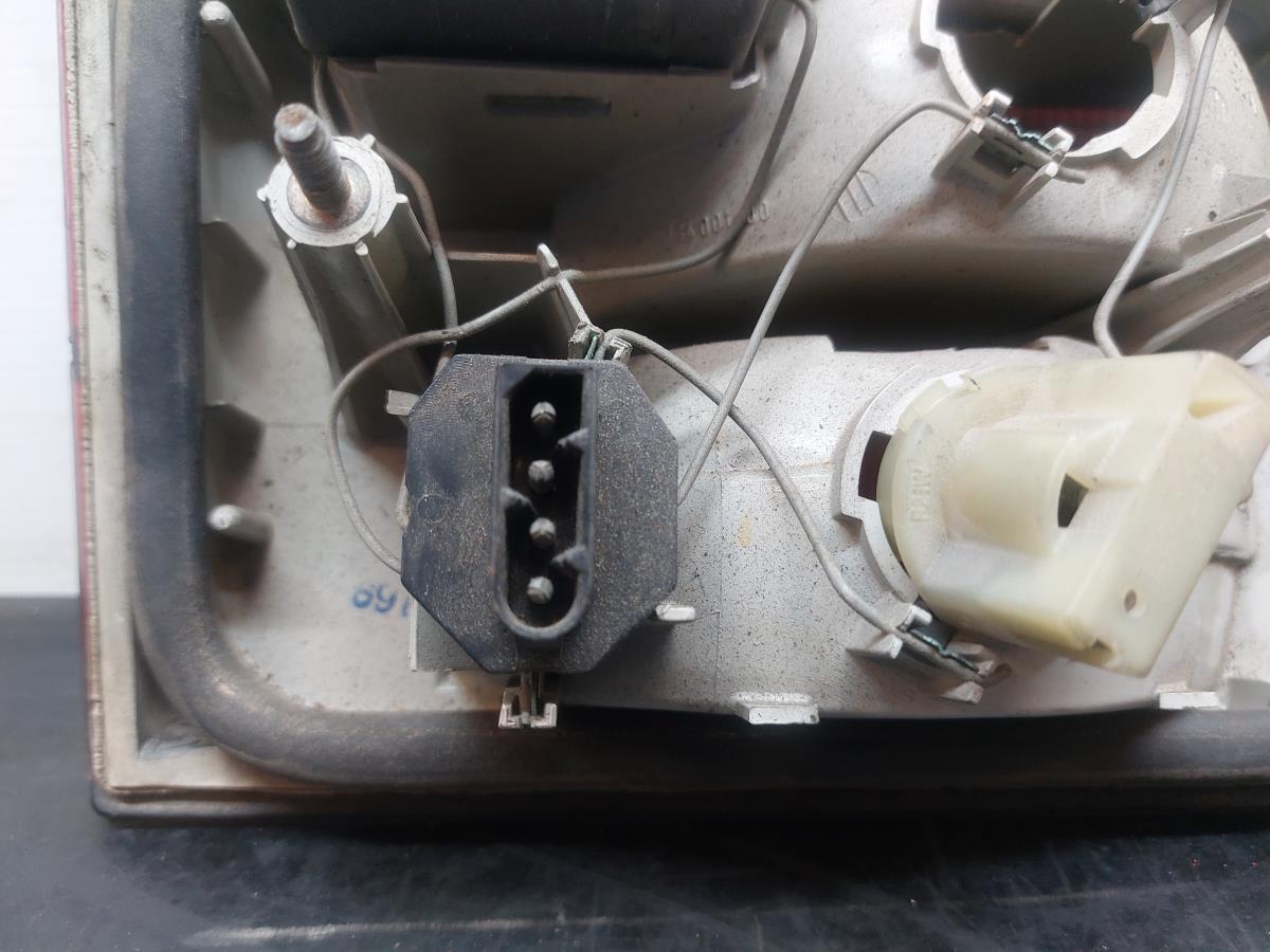 Feu de coffre Gauche BMW 5 (E34) Imagem-4