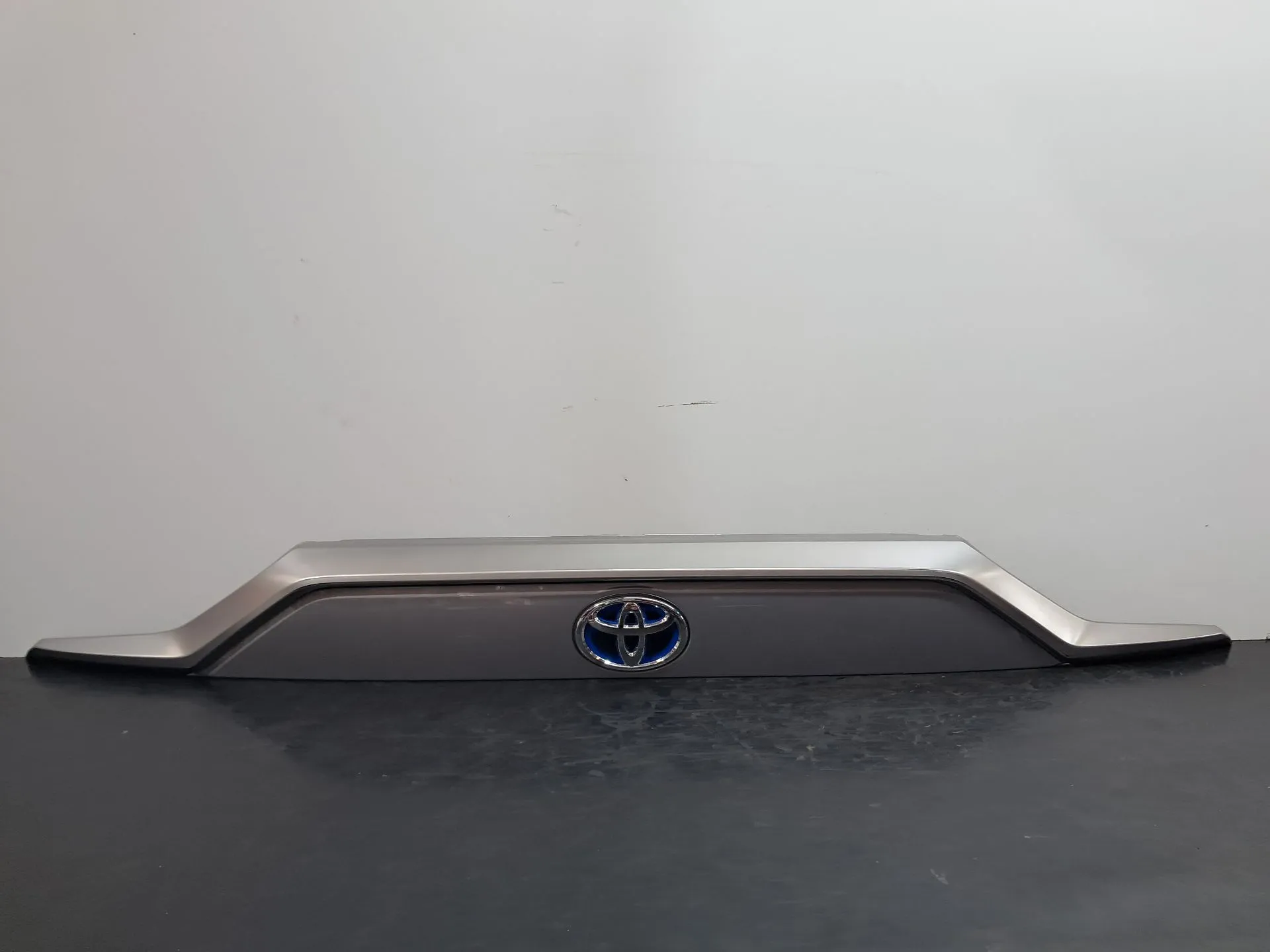 Friso da porta / tampa da mala TOYOTA RAV4 V (_A5_, _H5_)