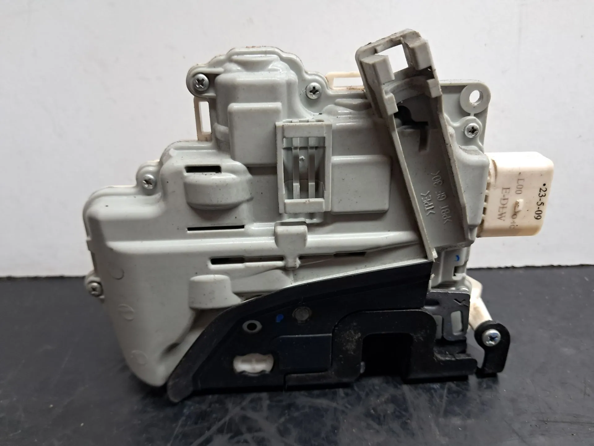 Serratura / chiusura porta anteriore sinistro AUDI Q5 (8R) Imagem-2