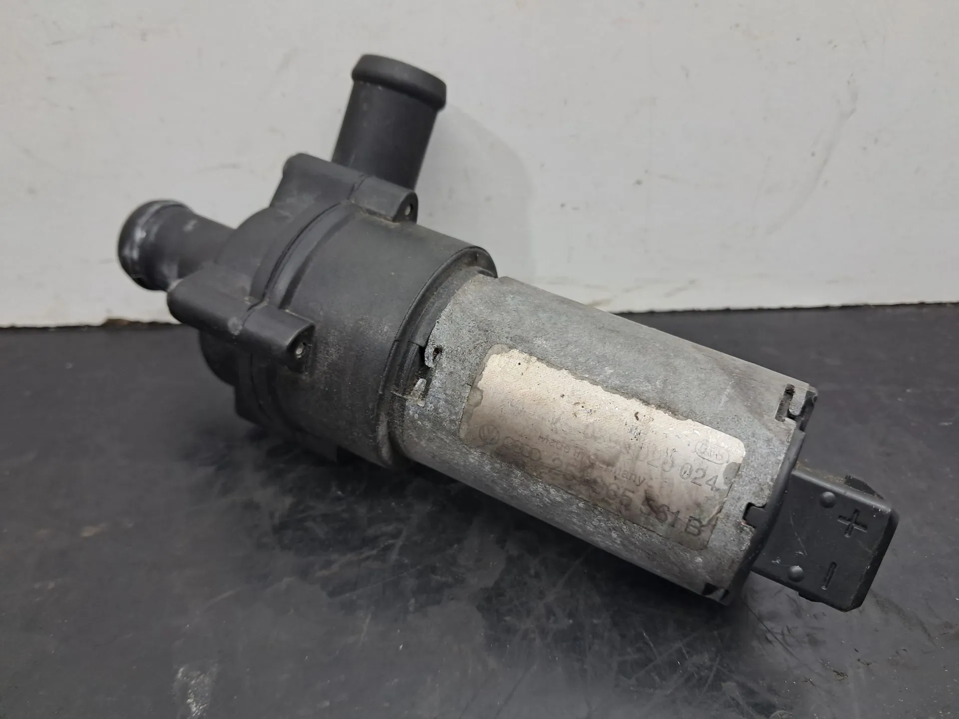 Bomba de água adicional VOLKSWAGEN Transporter IV (70XA) Imagem-1