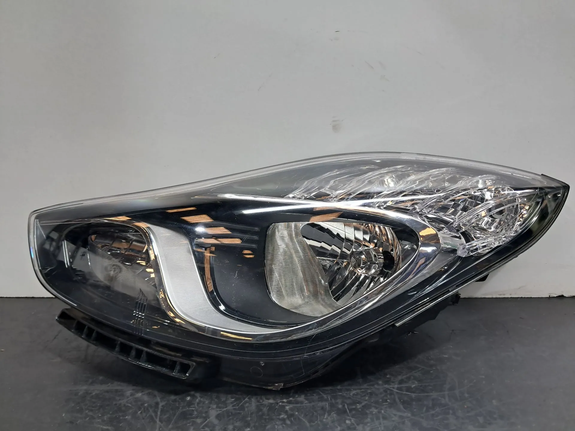 Ótica / farol esquerda HYUNDAI ix20 (JC) | 2010 - 2019