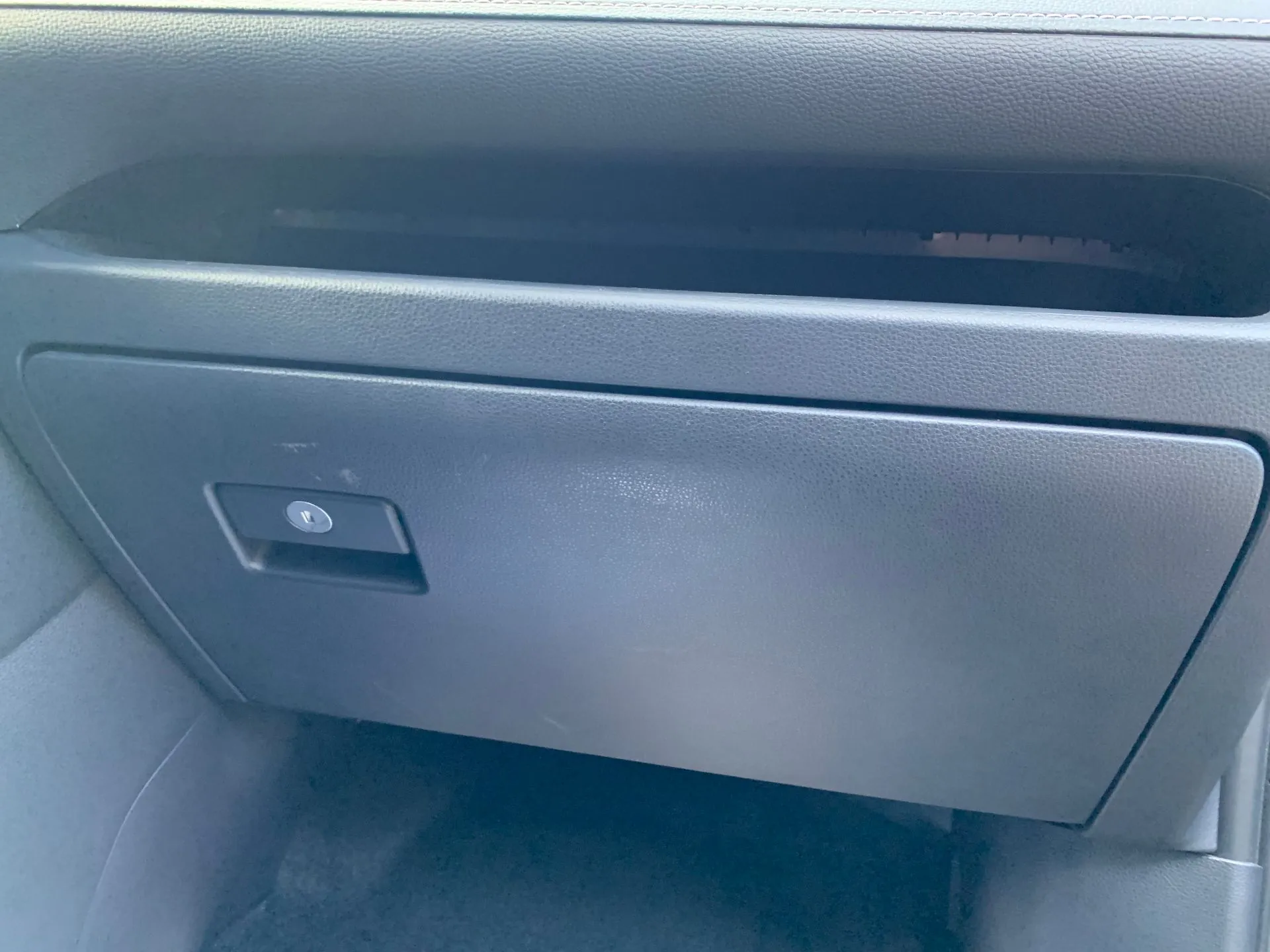 Porta luvas TOYOTA RAV4 V (_A5_, _H5_)