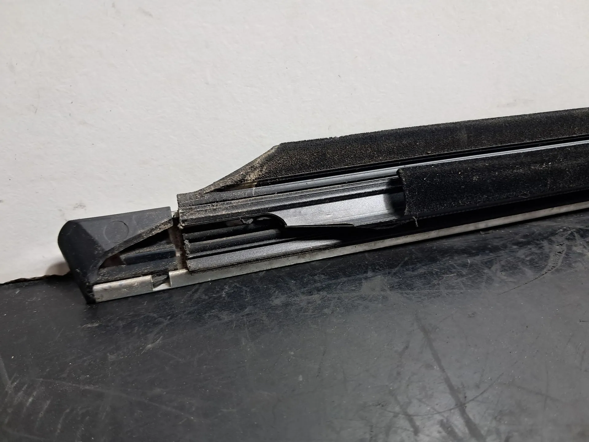 Raspador Vidrio de Puerta Trasera Izquierda MERCEDES-BENZ Classe C (W204) Imagem-8