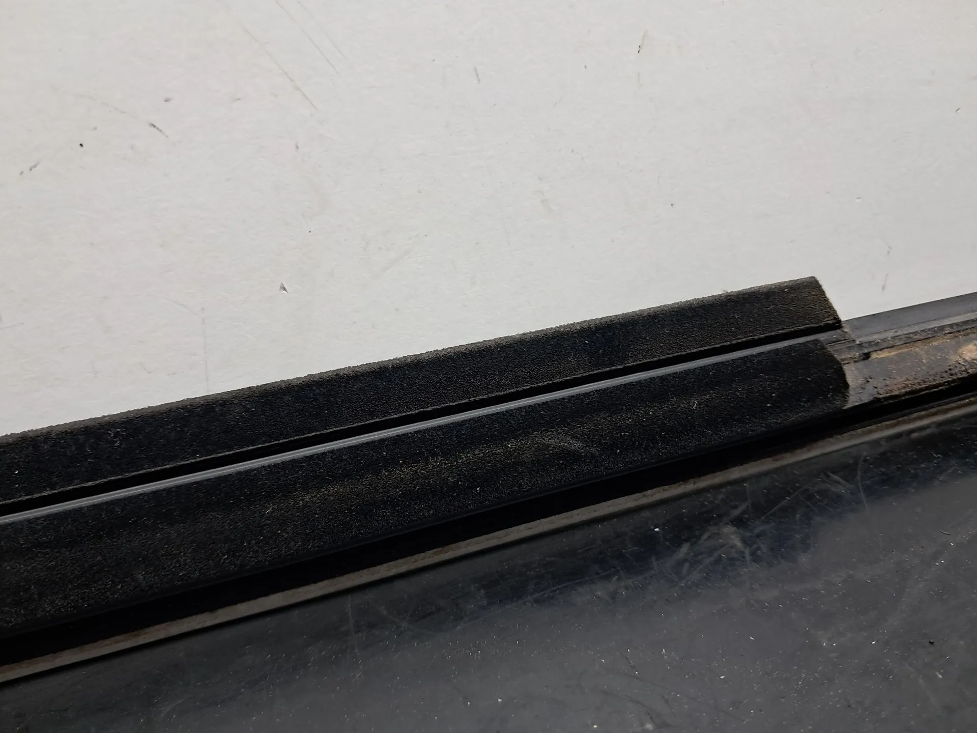 Raspador Vidrio de Puerta Trasera Izquierda MERCEDES-BENZ Classe C (W204) Imagem-12