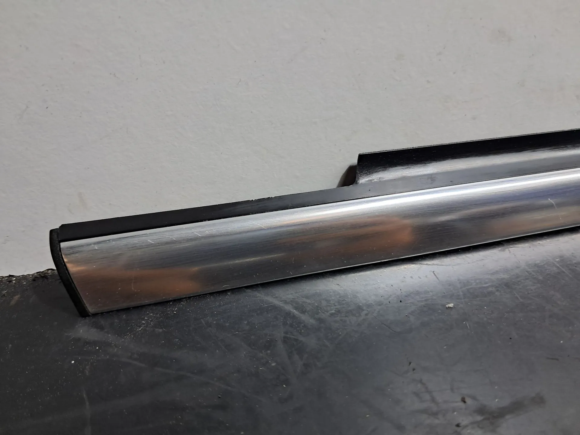 Raspador Vidrio de Puerta Delantera Derecha MERCEDES-BENZ Classe C (W204) Imagem-1