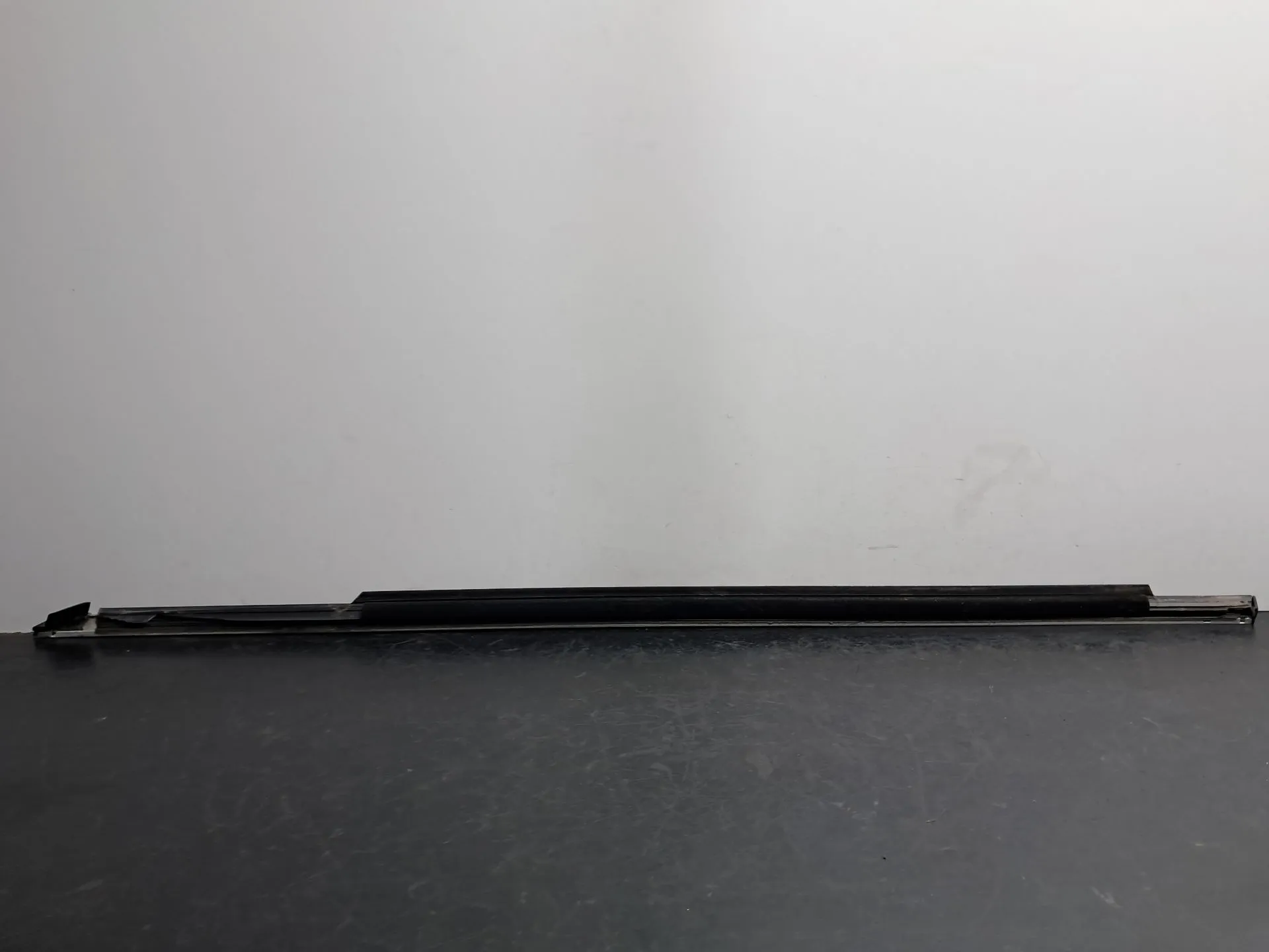 Raspador Vidrio de Puerta Delantera Derecha MERCEDES-BENZ Classe C (W204) Imagem-6