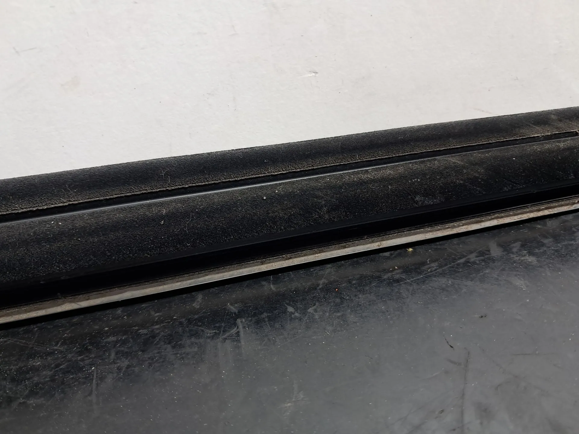 Raspador Vidrio de Puerta Delantera Derecha MERCEDES-BENZ Classe C (W204) Imagem-9