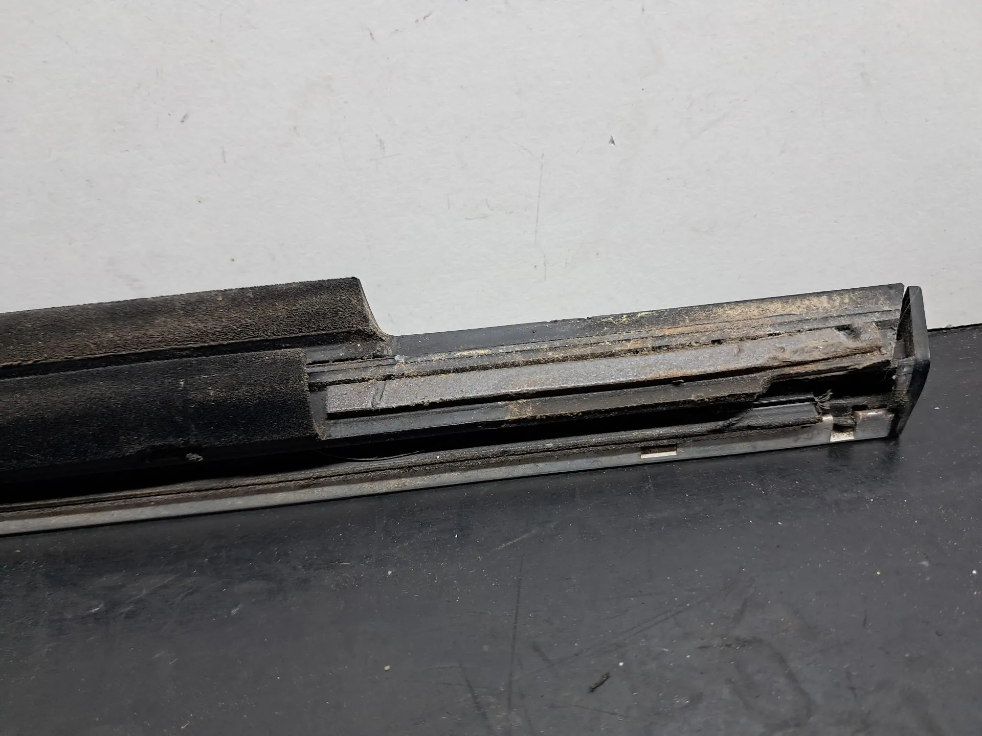 Raspador Vidrio de Puerta Delantera Derecha MERCEDES-BENZ Classe C (W204) Imagem-12