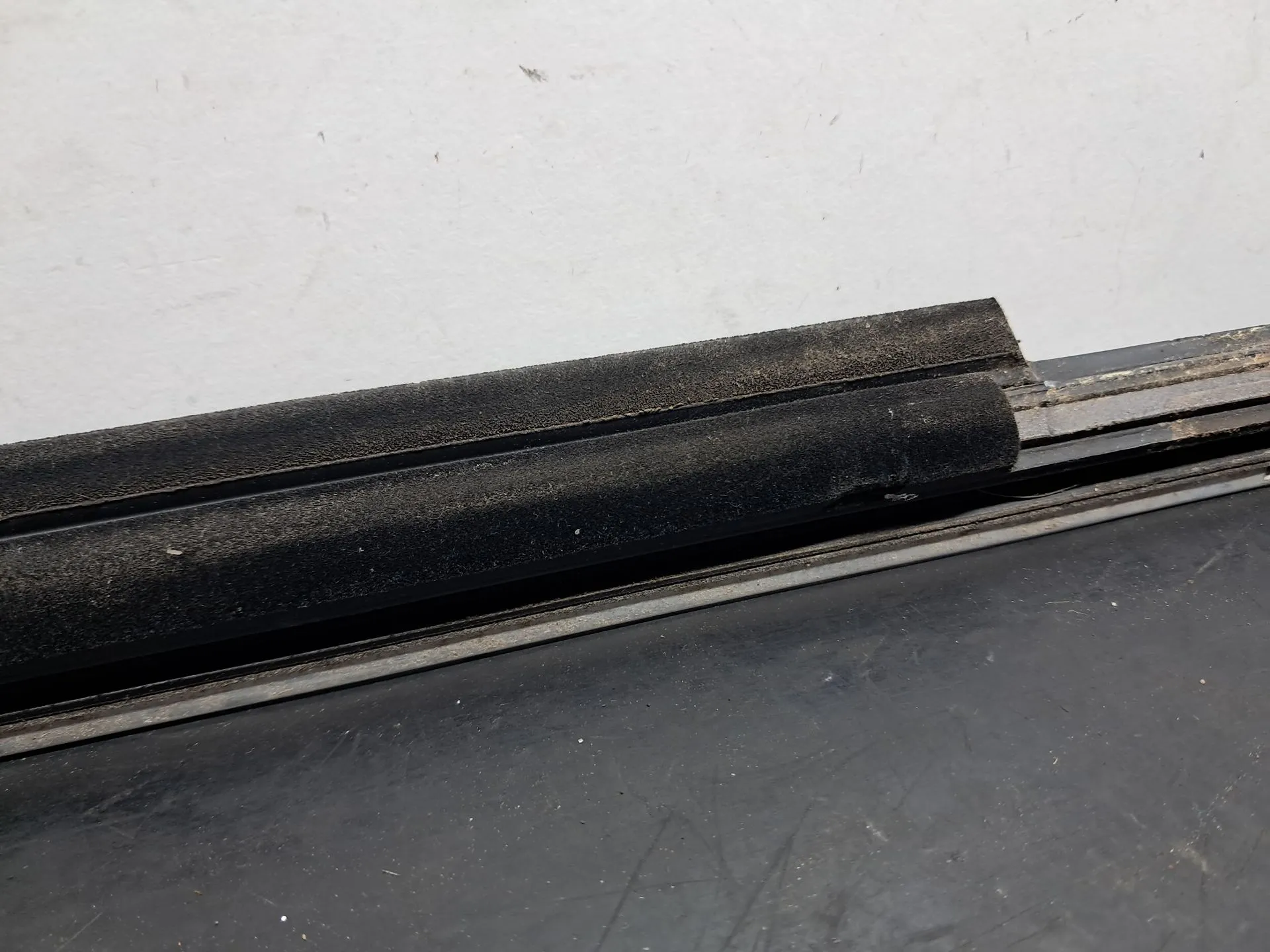Raspador Vidrio de Puerta Delantera Derecha MERCEDES-BENZ Classe C (W204) Imagem-11