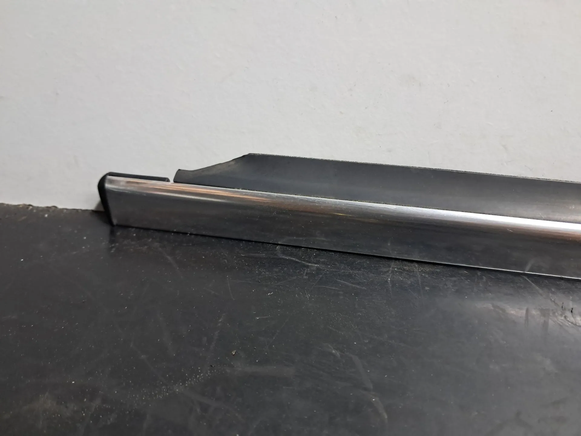 Raspador Vidrio de Puerta Trasera Derecha MERCEDES-BENZ Classe C (W204) Imagem-1