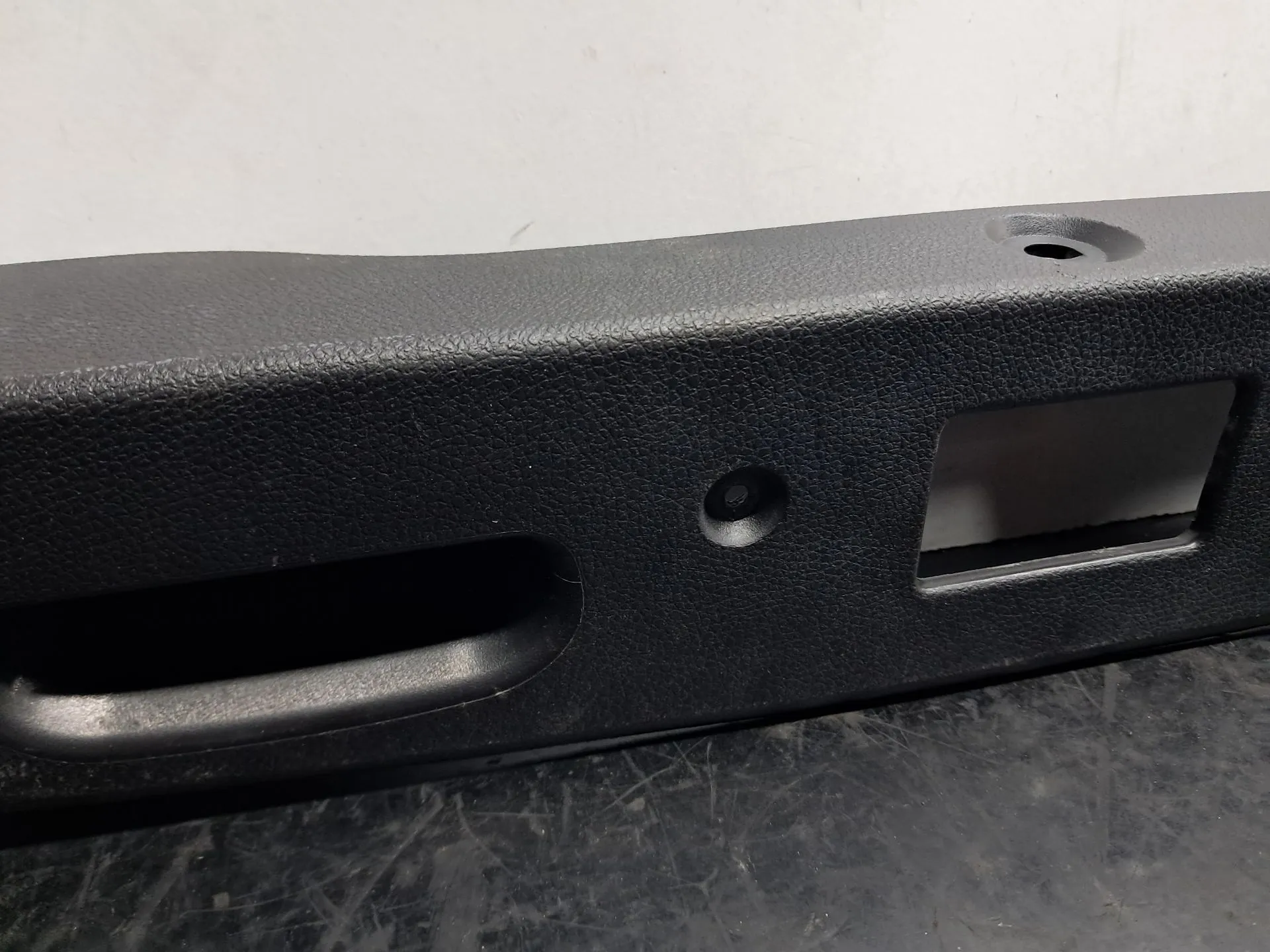 Door trim / trunk lid trim MERCEDES-BENZ Classe C (W204) Imagem-2