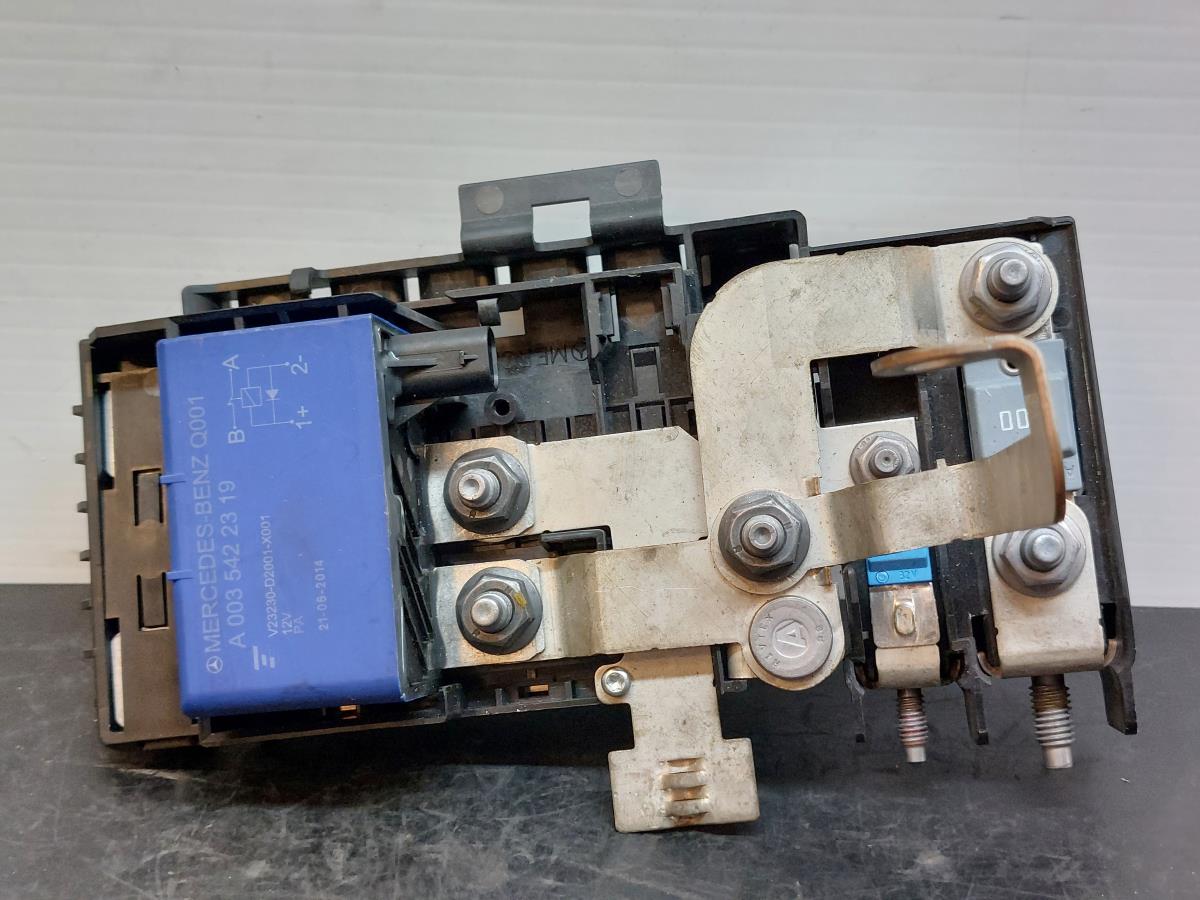 Caixa fusíveis da bateria MERCEDES-BENZ Classe B (W246, W242)