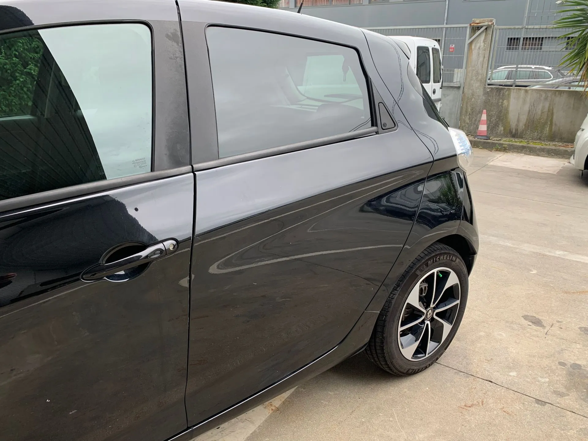 Porta trás esquerda RENAULT Zoe (BFM_)