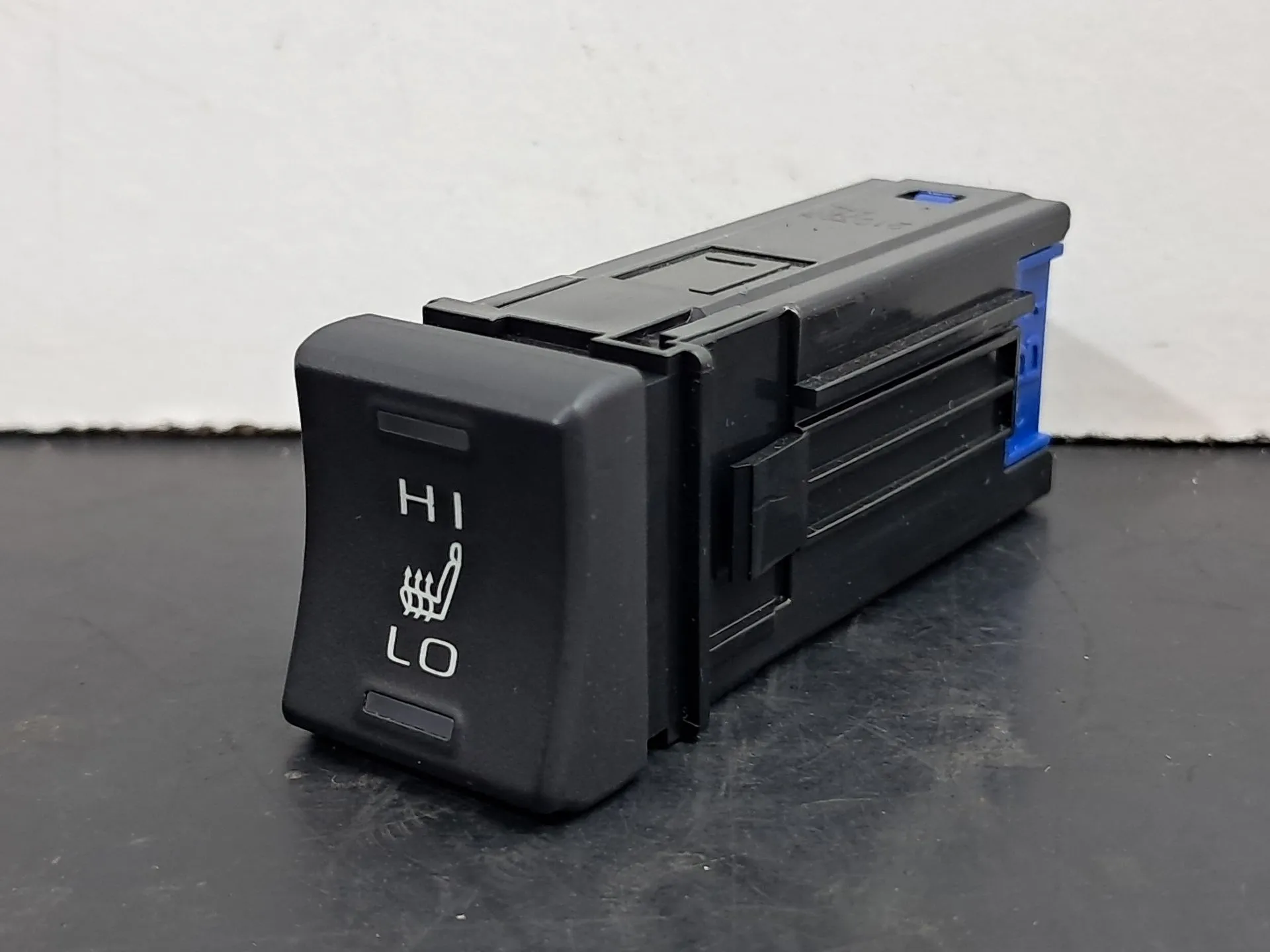 Botão / interruptor aquecimento de bancos TOYOTA RAV4 V (_A5_, _H5_)