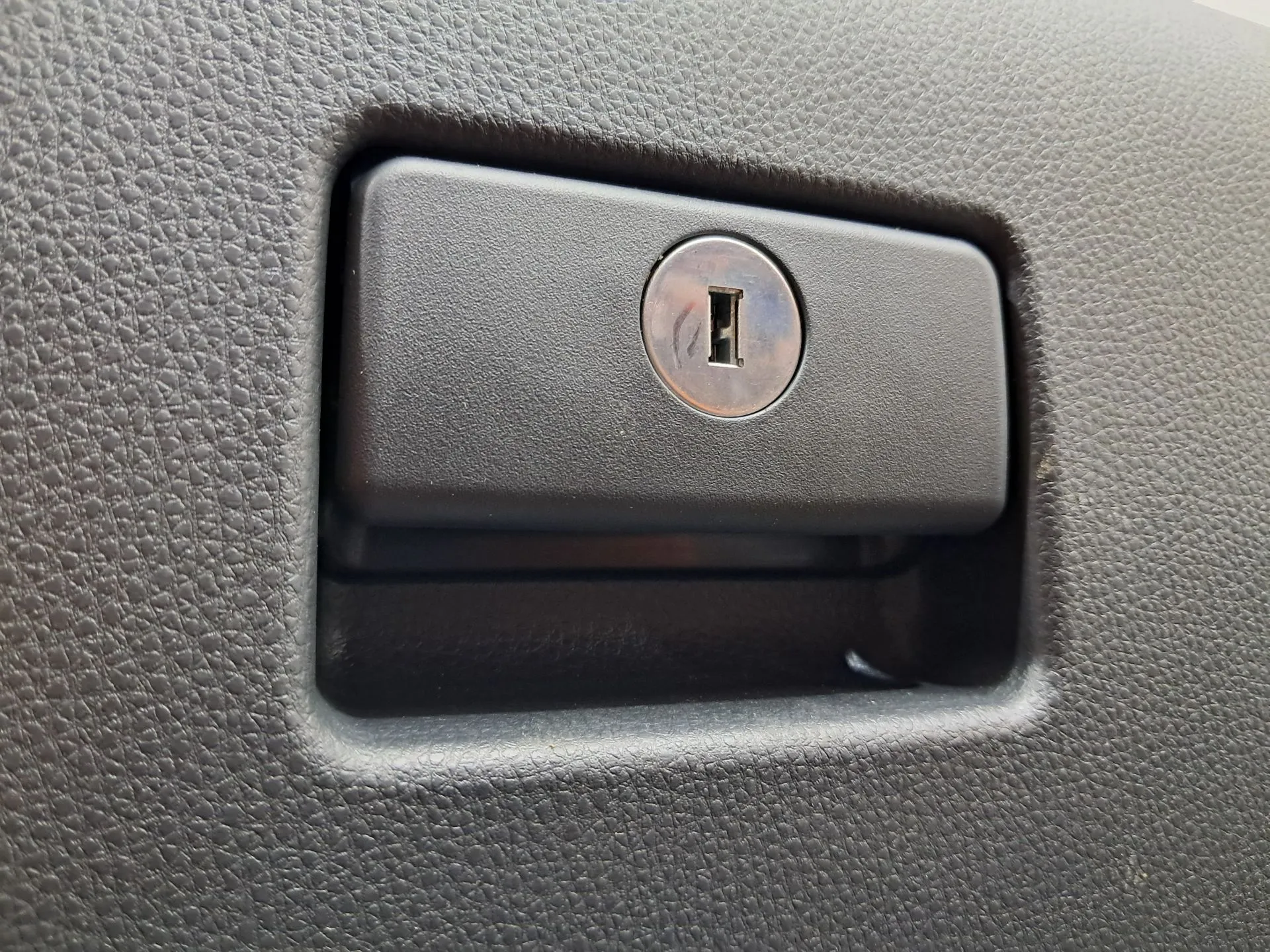 Porta luvas TOYOTA RAV4 V (_A5_, _H5_) Imagem-1